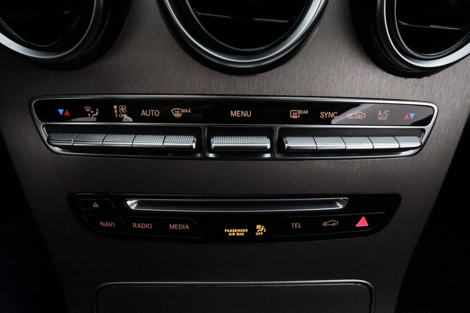 Mercedes-Benz C 2015 200 BlueTec A Premium Business * Vetokoukku / Lohkolämmitin / LED / Sporttipenkit / Vakkari - Suomi-auto / Kahdet Renkaat / 2x Renkaat alkuperäisvantein!
