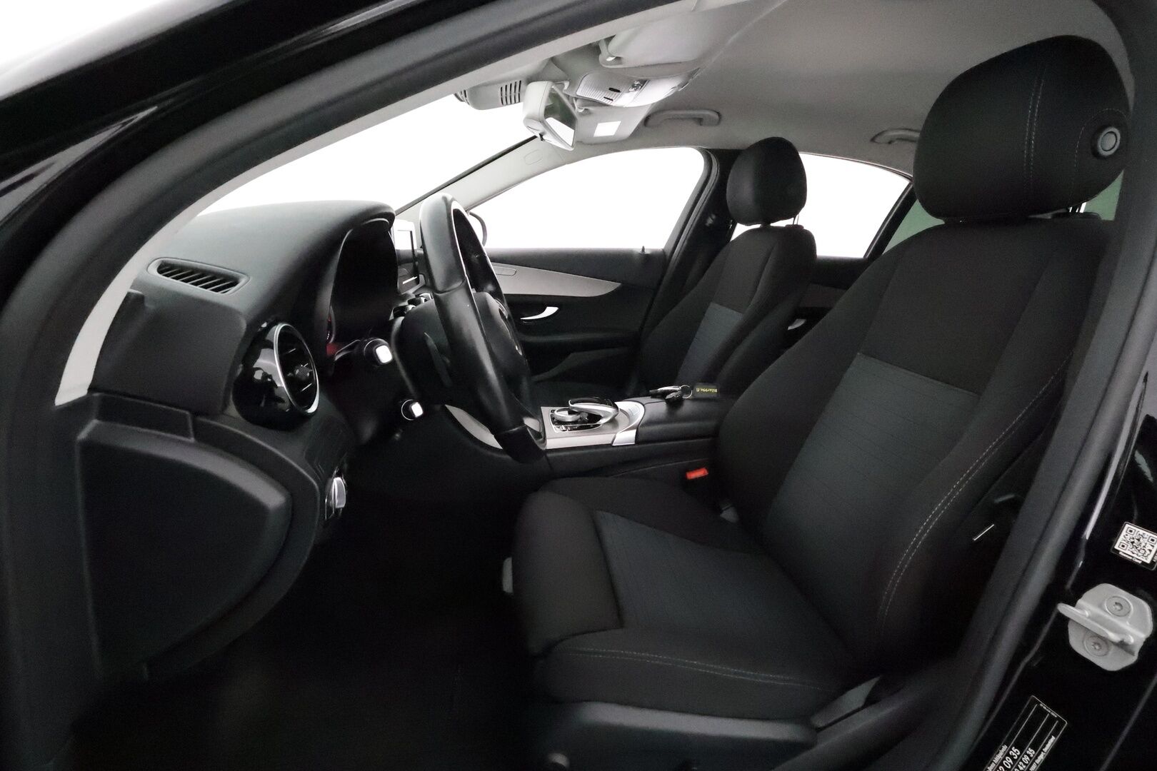 Mercedes-Benz C 2015 200 BlueTec A Premium Business * Vetokoukku / Lohkolämmitin / LED / Sporttipenkit / Vakkari - Suomi-auto / Kahdet Renkaat / 2x Renkaat alkuperäisvantein!
