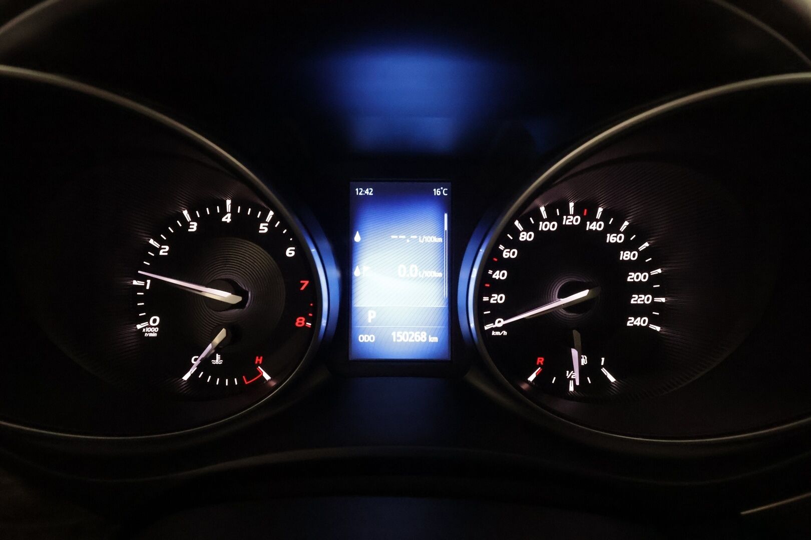 Toyota Avensis 2015 2,0 Valvematic Premium Touring Sports Multidrive S **Muistipenkki / Panorama / P.kamera / Mustat nahat / LED** - Merkkihuollettu / Kahdet renkaat aluvanteilla