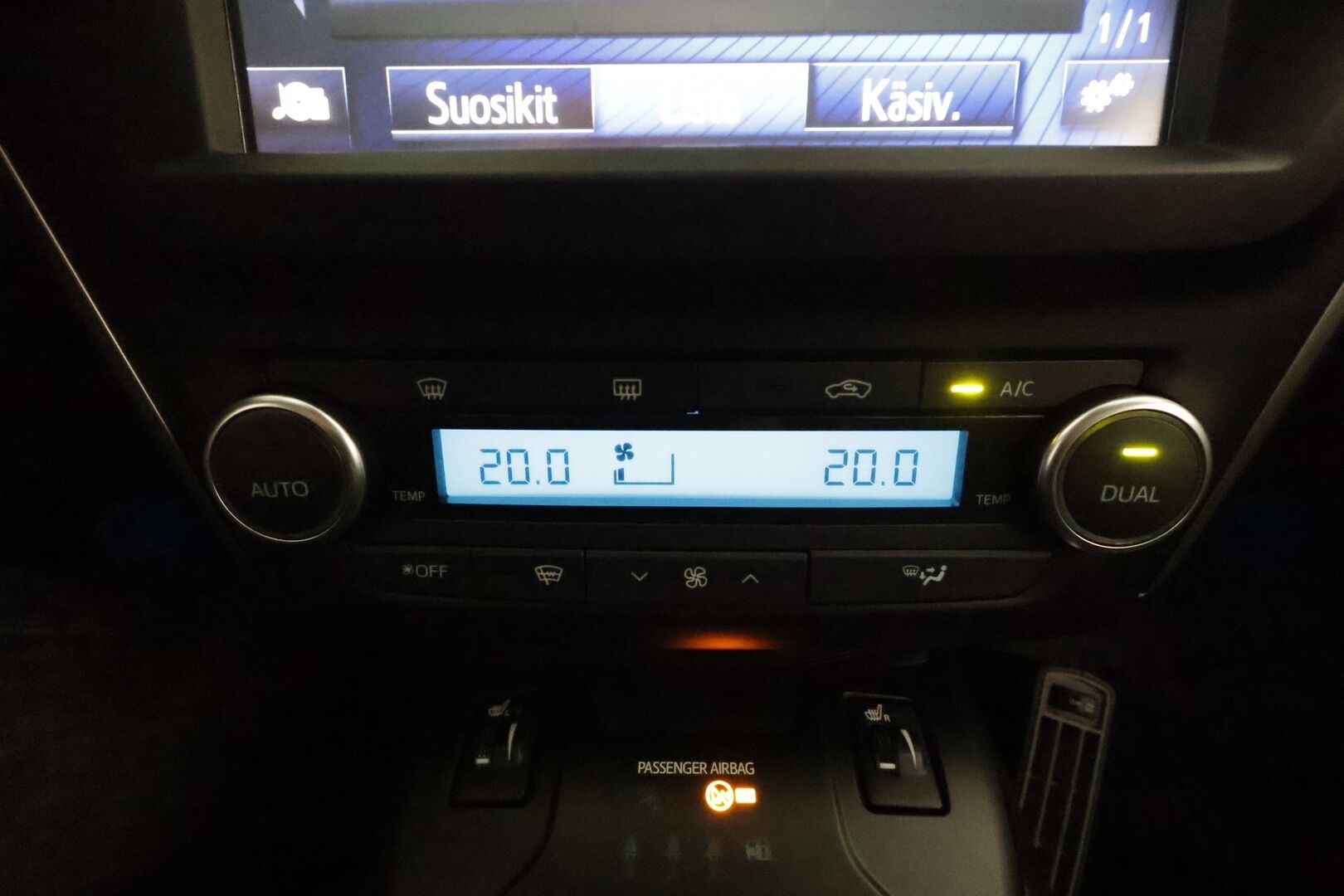 Toyota Avensis 2015 2,0 Valvematic Premium Touring Sports Multidrive S **Muistipenkki / Panorama / P.kamera / Mustat nahat / LED** - Merkkihuollettu / Kahdet renkaat aluvanteilla