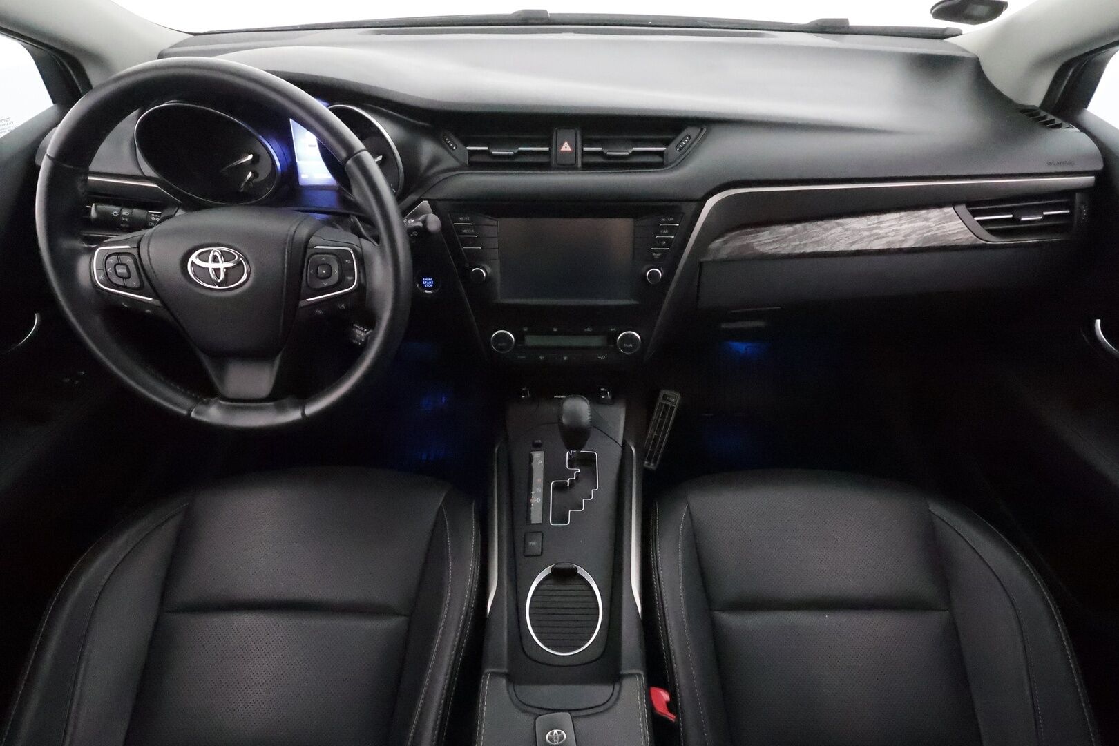 Toyota Avensis 2015 2,0 Valvematic Premium Touring Sports Multidrive S **Muistipenkki / Panorama / P.kamera / Mustat nahat / LED** - Merkkihuollettu / Kahdet renkaat aluvanteilla