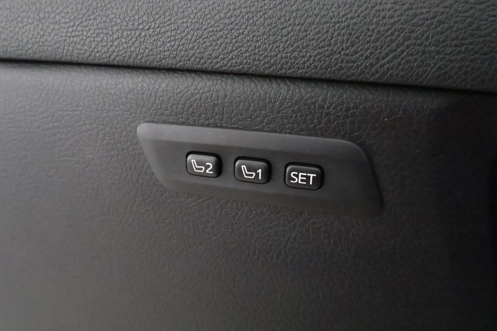 Toyota Avensis 2015 2,0 Valvematic Premium Touring Sports Multidrive S **Muistipenkki / Panorama / P.kamera / Mustat nahat / LED** - Merkkihuollettu / Kahdet renkaat aluvanteilla