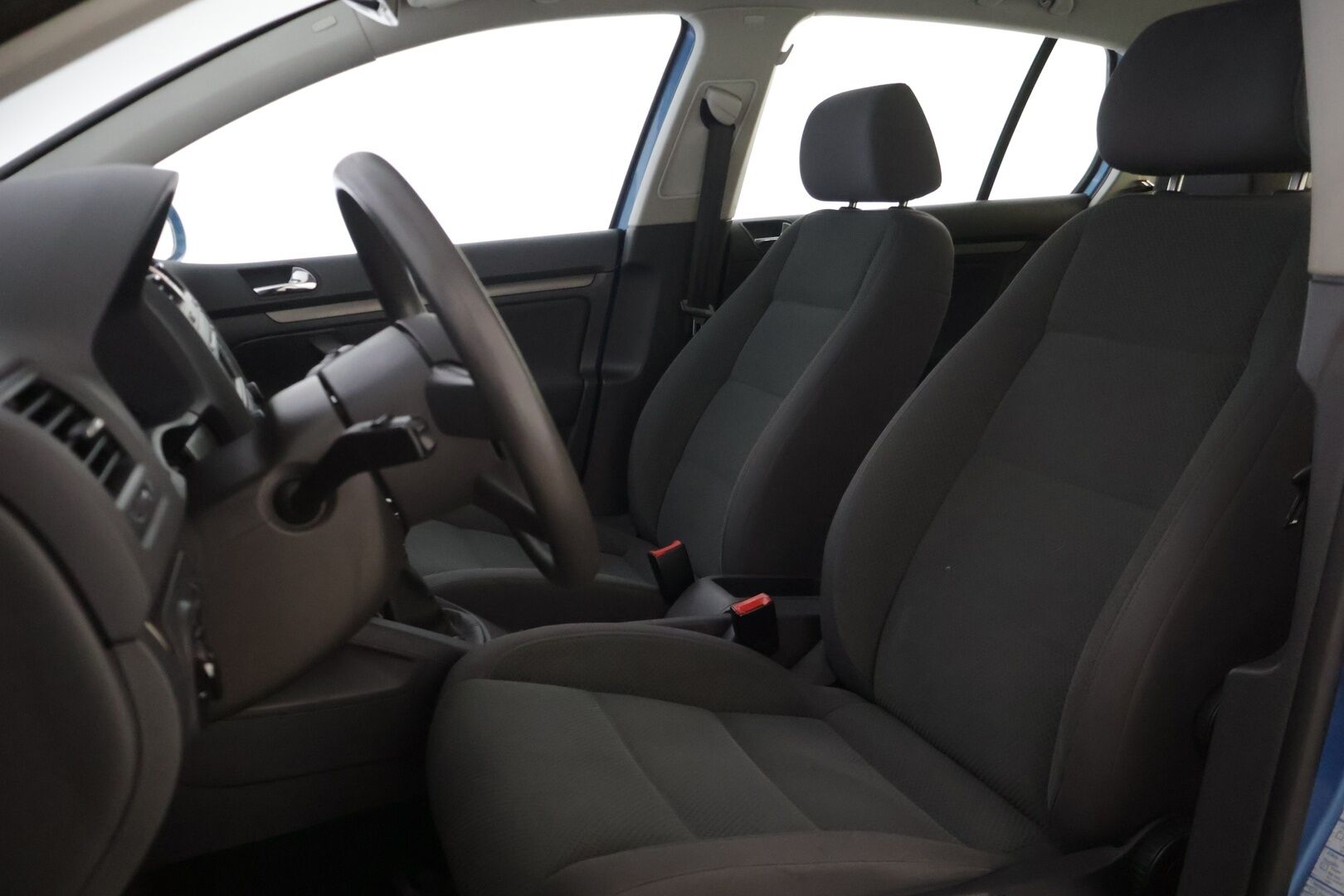 Volkswagen Golf 2005 4D GOLF HATCHBACK 1.6-1K/258 - | MYYDÄÄN HUUTOKAUPAT.COMISSA | Suomi-auto | Vakkari | 2x renkaat vanteilla |