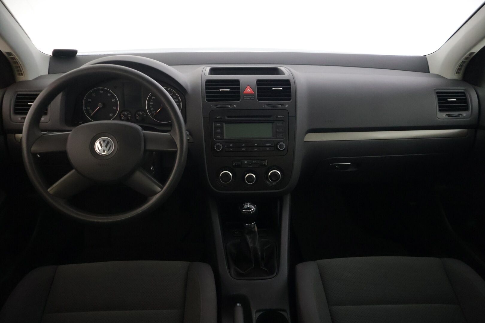 Volkswagen Golf 2005 4D GOLF HATCHBACK 1.6-1K/258 - | MYYDÄÄN HUUTOKAUPAT.COMISSA | Suomi-auto | Vakkari | 2x renkaat vanteilla |