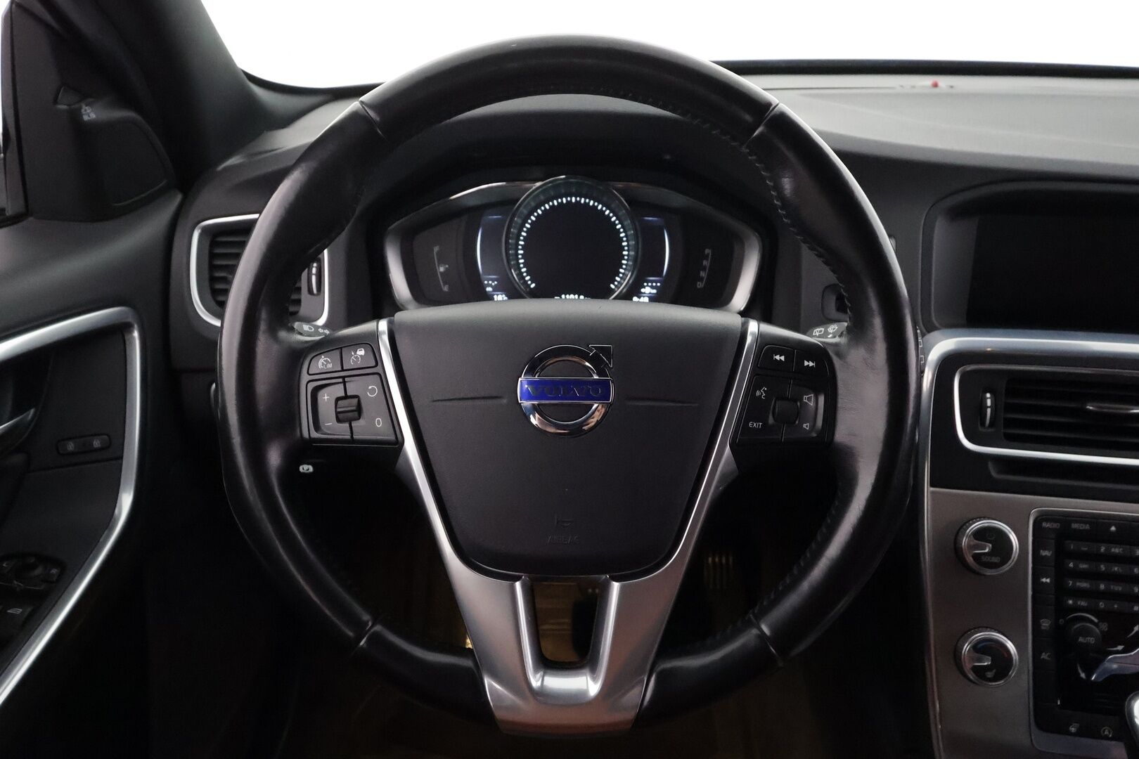 Volvo V60 Cross Country 2016 D4 AWD Summum aut - | ACC | Webasto | Koukku | Muistipenkki | P.tutkat | Nahat | BLIS | Ratinlämmitys | Digimittaristo | Suomi-auto | Kahdet Renkaat |