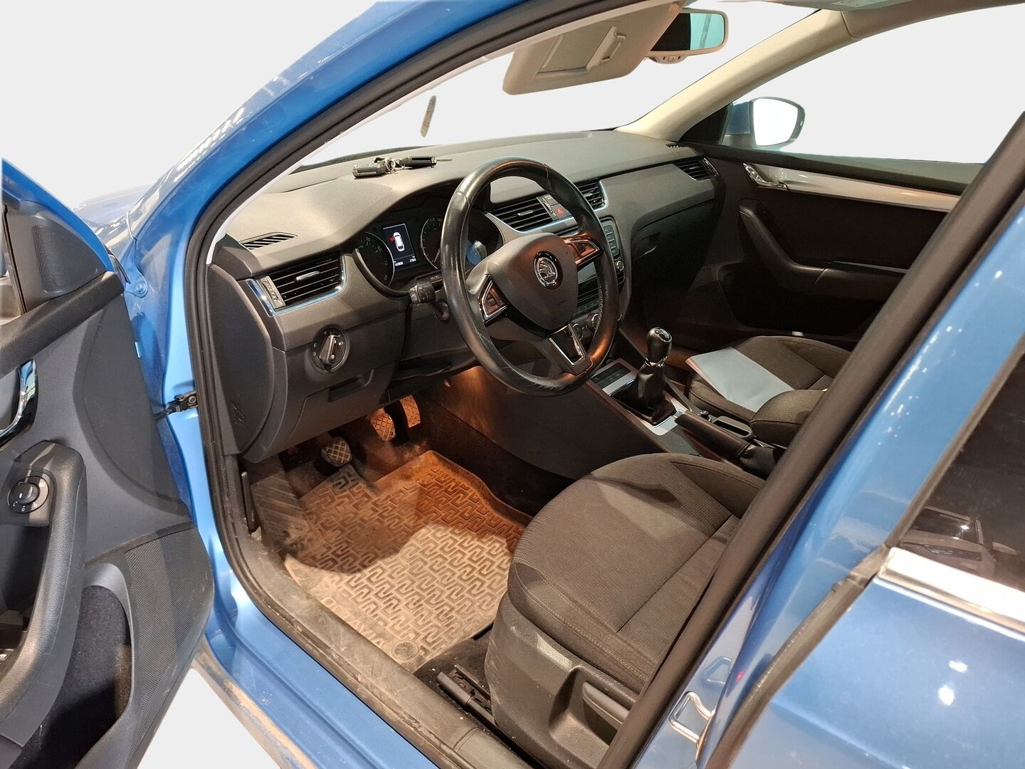 Skoda Octavia 2015 Combi 1,2 TSI Style / Suomi auto / Vakkari / Lohkolämmitin / Tutkat - 2x renkaat / Huoltokirja