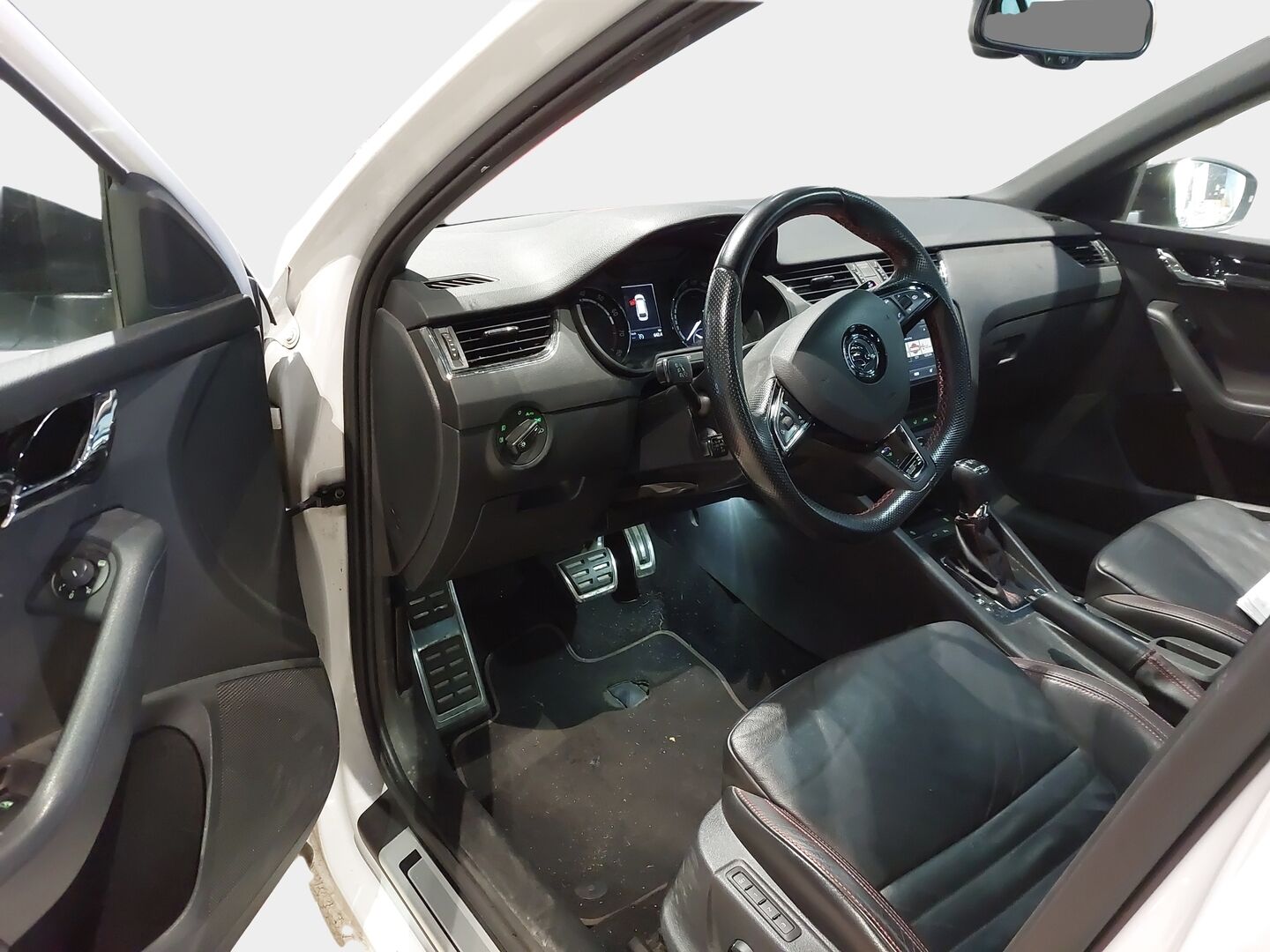 Skoda Octavia 2016 Combi 2,0 TSI RS 230 DSG Autom. / Adapt. vak / Webasto / Muistipenkki / Sähkösäädöt / - Winter paketti / Tulossa myyntiin! - HULLU BLACKWEEK KORKOTARJOUS 2,49%