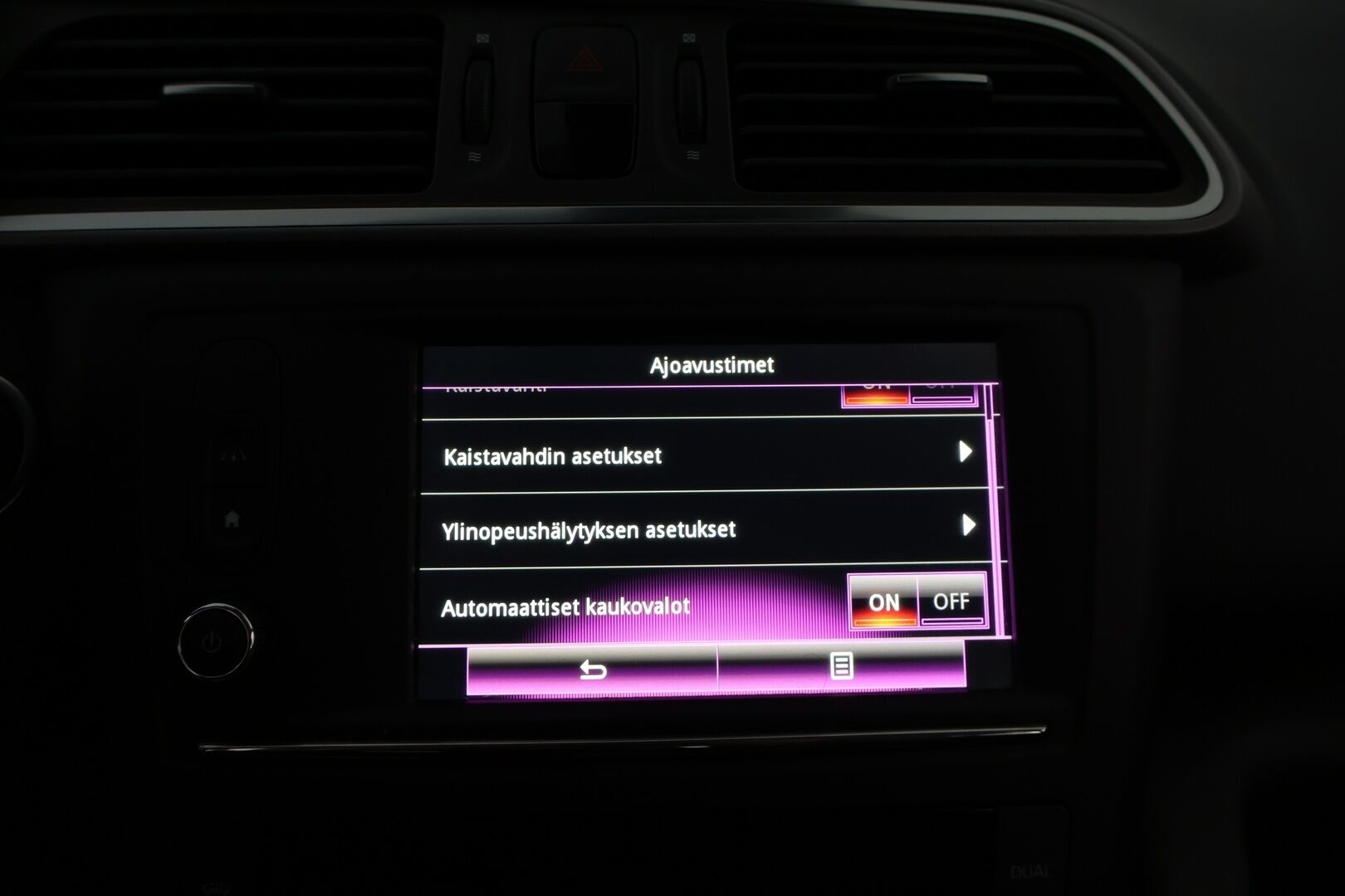 Renault Kadjar 2015 Energy TCe 130 Zen - Suomiauto | Vetokoukku | Lohko&Sisä | Vakkari | Puolinahkapenkit | Navi