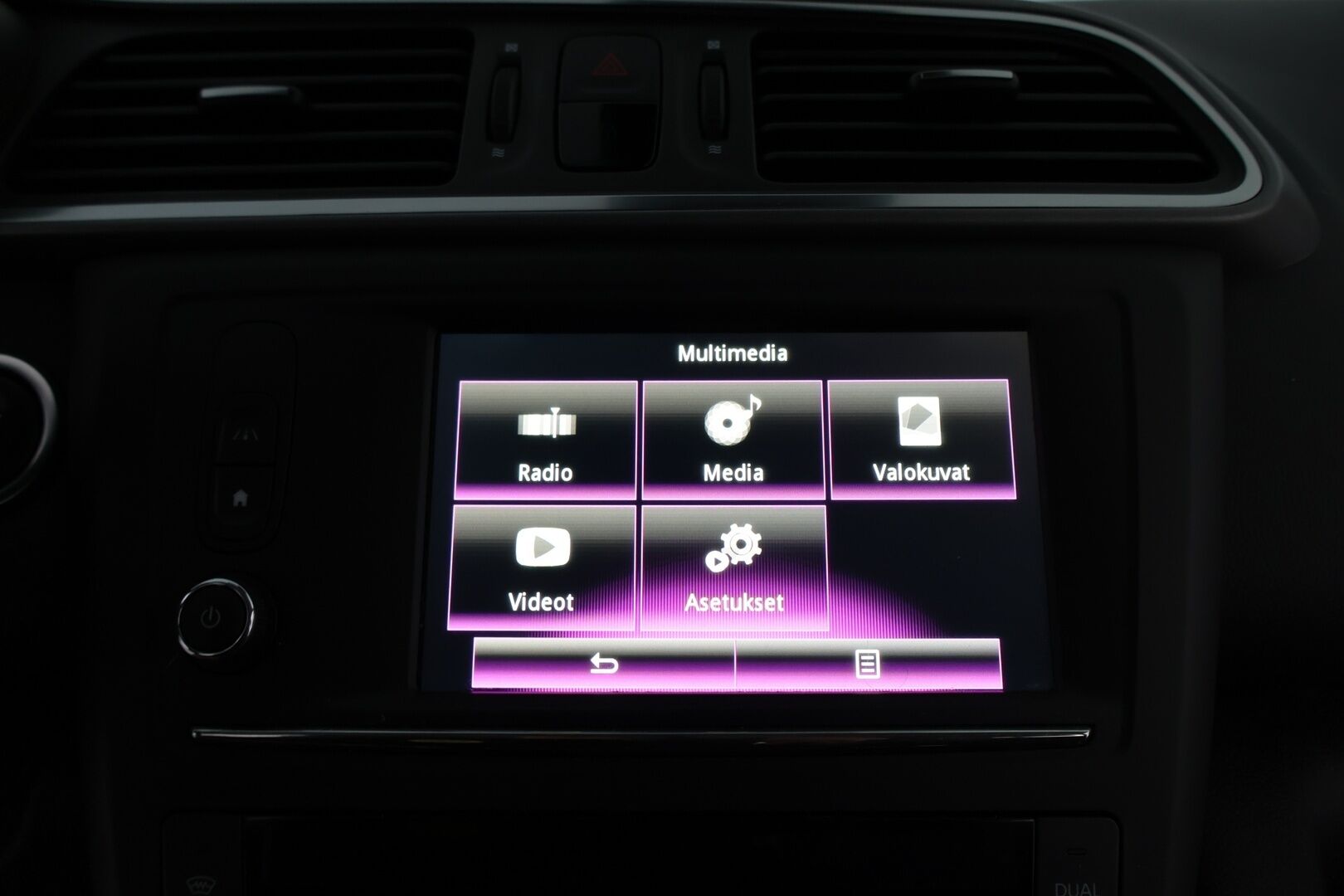 Renault Kadjar 2015 Energy TCe 130 Zen - Suomiauto | Vetokoukku | Lohko&Sisä | Vakkari | Puolinahkapenkit | Navi