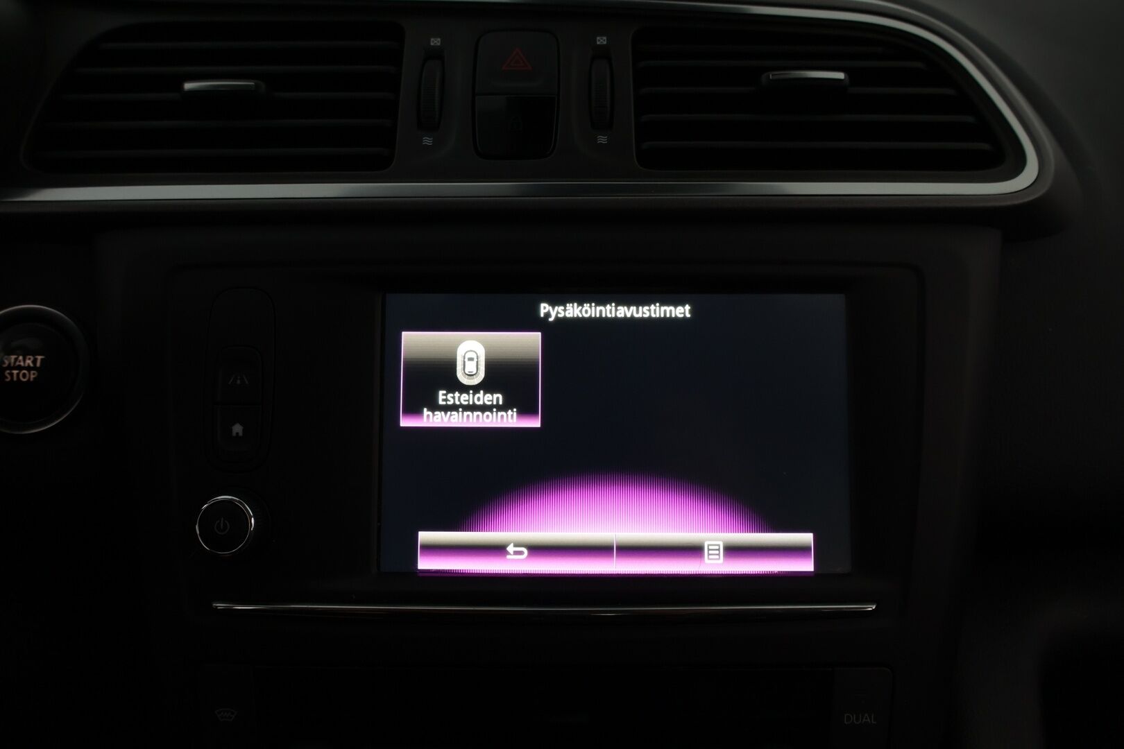 Renault Kadjar 2015 Energy TCe 130 Zen - Suomiauto | Vetokoukku | Lohko&Sisä | Vakkari | Puolinahkapenkit | Navi