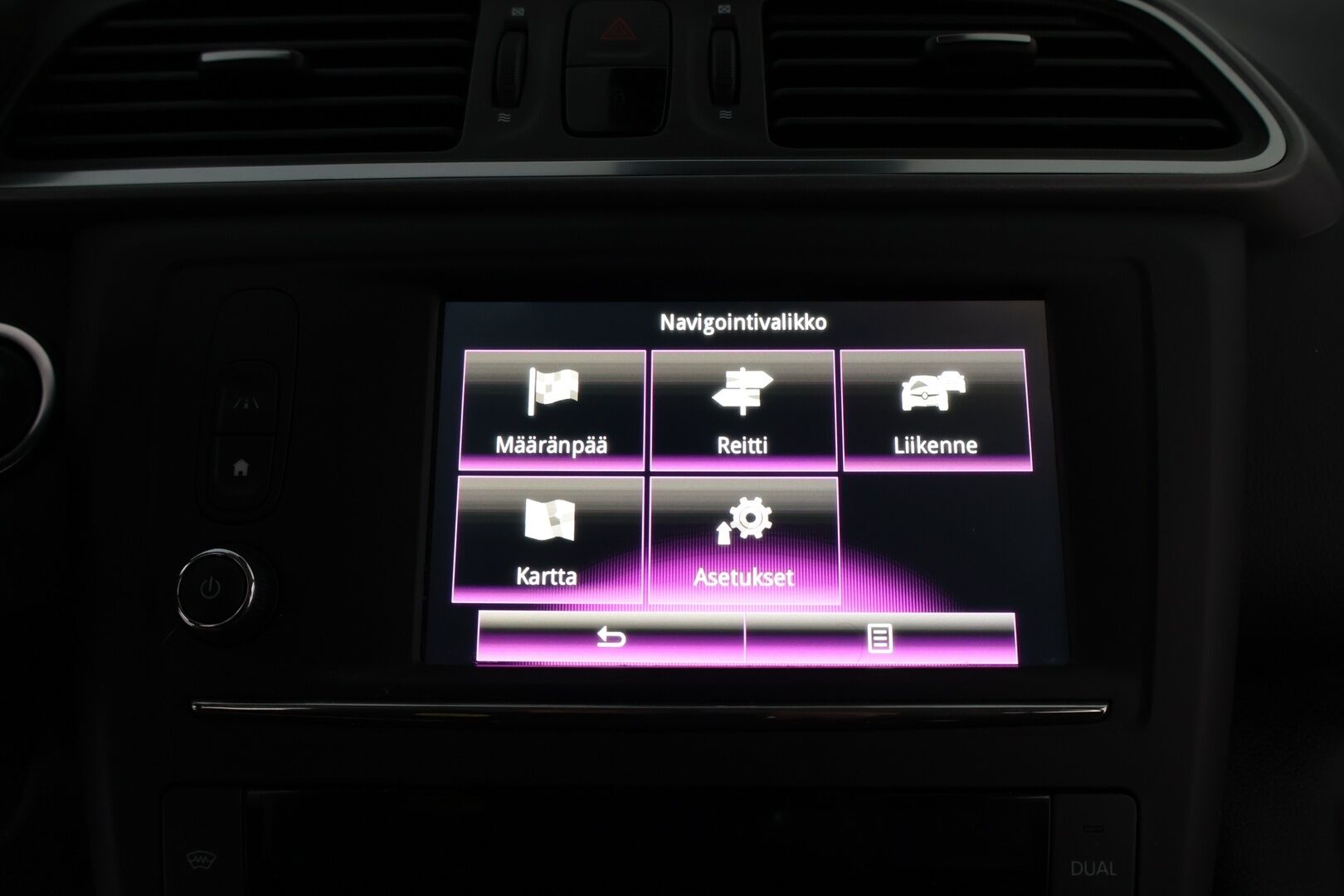 Renault Kadjar 2015 Energy TCe 130 Zen - Suomiauto | Vetokoukku | Lohko&Sisä | Vakkari | Puolinahkapenkit | Navi
