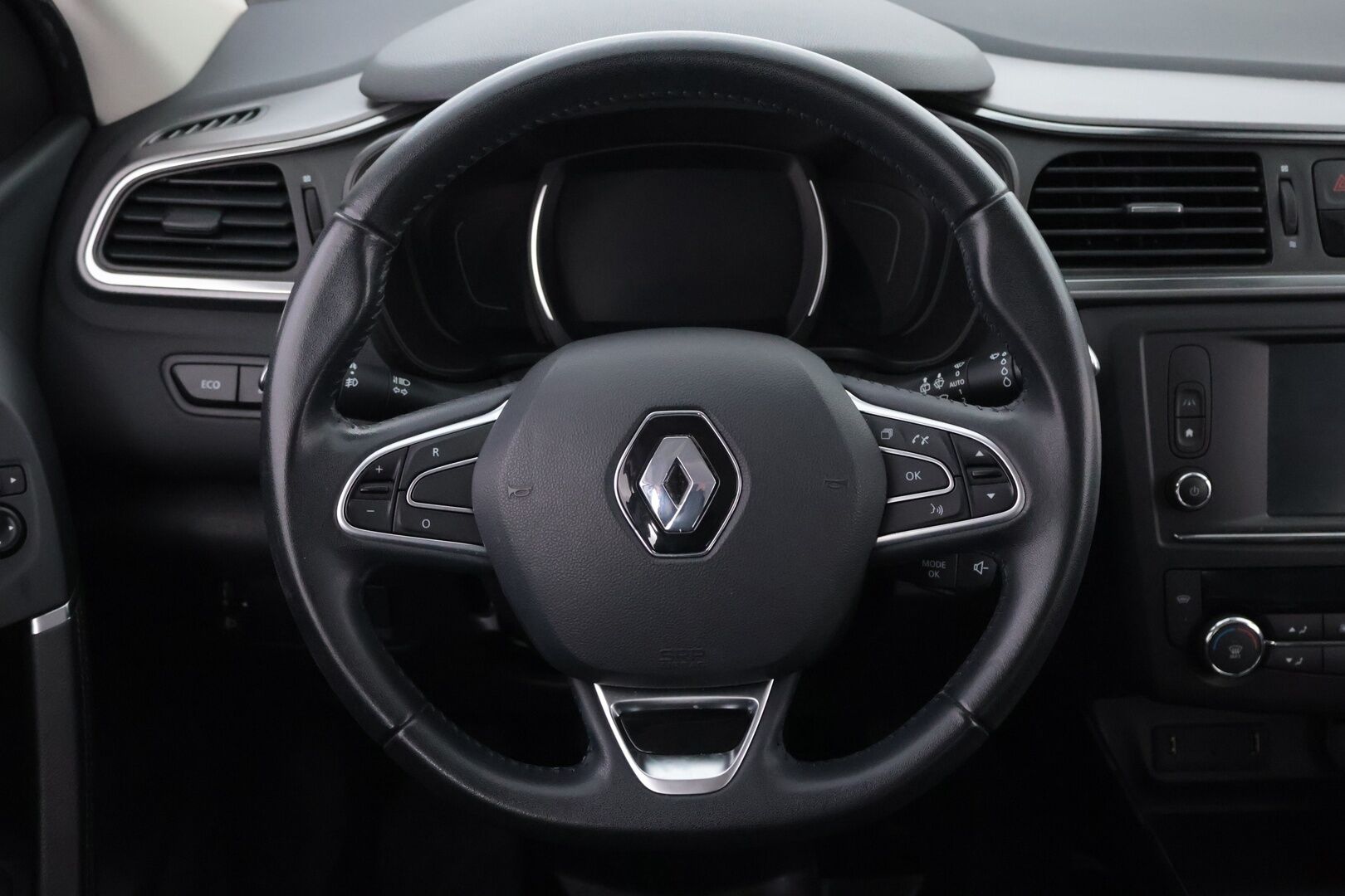 Renault Kadjar 2015 Energy TCe 130 Zen - Suomiauto | Vetokoukku | Lohko&Sisä | Vakkari | Puolinahkapenkit | Navi
