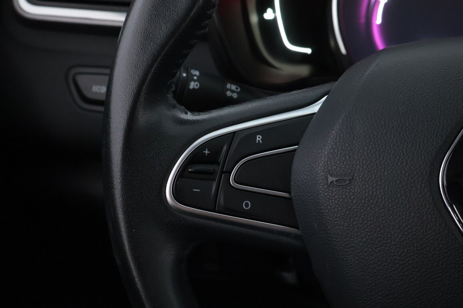 Renault Kadjar 2015 Energy TCe 130 Zen - Suomiauto | Vetokoukku | Lohko&Sisä | Vakkari | Puolinahkapenkit | Navi