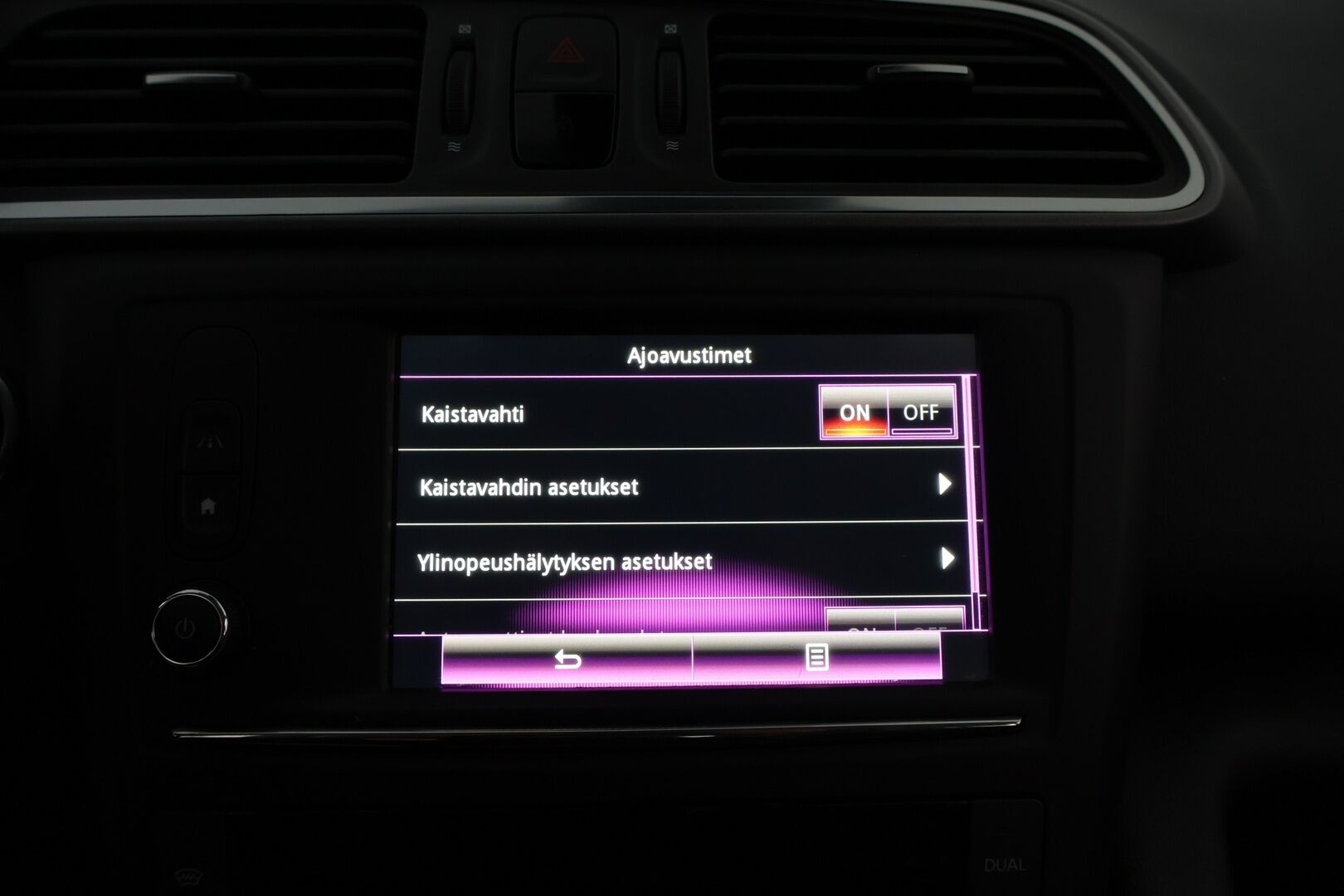Renault Kadjar 2015 Energy TCe 130 Zen - Suomiauto | Vetokoukku | Lohko&Sisä | Vakkari | Puolinahkapenkit | Navi