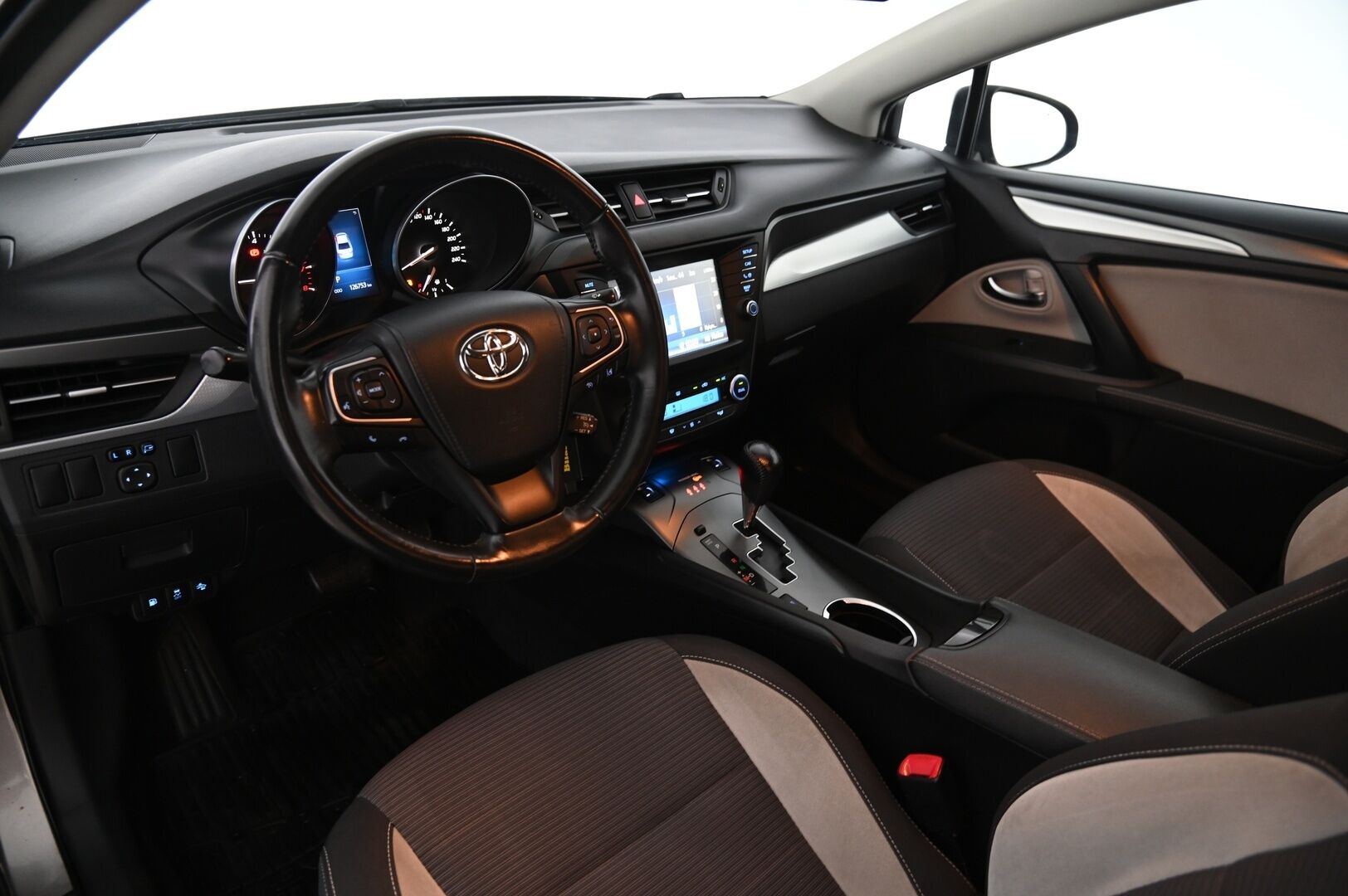 Toyota Avensis 2015 1,8 Valvematic Active Sedan Multidrive S *Koukku / P*Kamera / Navi / Vakkari* - *2x renkaat / Juuri saapunut*