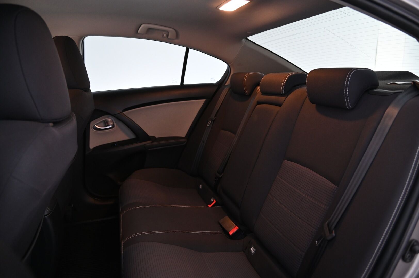 Toyota Avensis 2015 1,8 Valvematic Active Sedan Multidrive S *Koukku / P*Kamera / Navi / Vakkari* - *2x renkaat / Juuri saapunut*