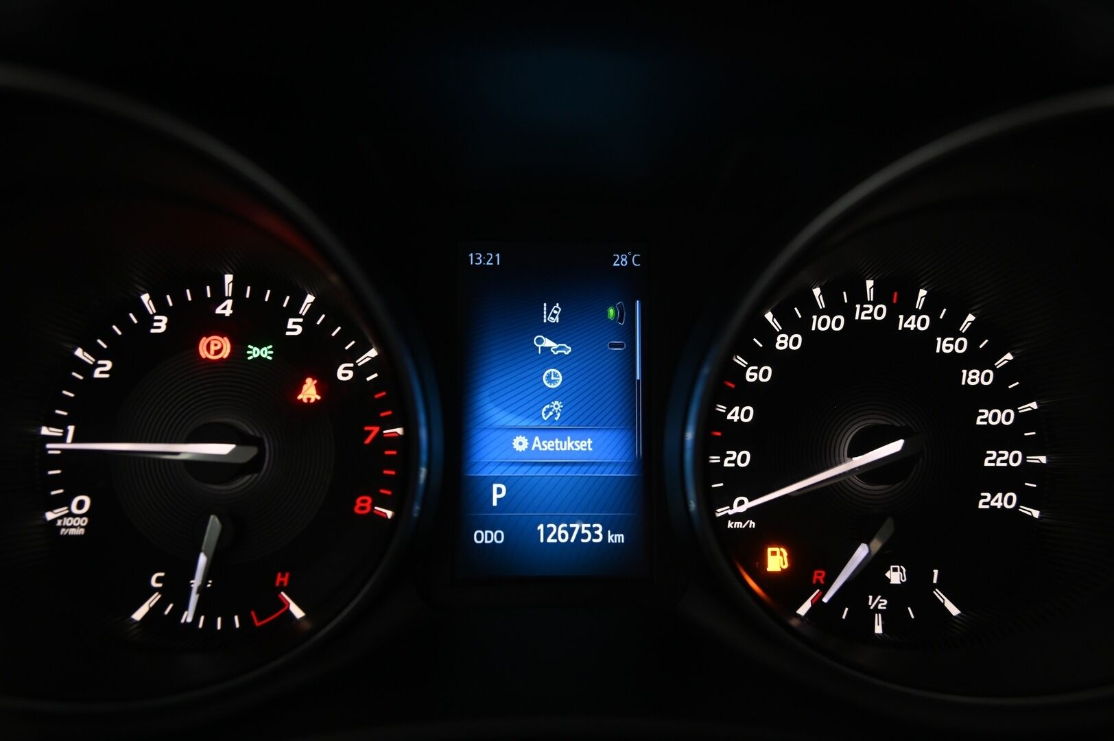 Toyota Avensis 2015 1,8 Valvematic Active Sedan Multidrive S *Koukku / P*Kamera / Navi / Vakkari* - *2x renkaat / Juuri saapunut*