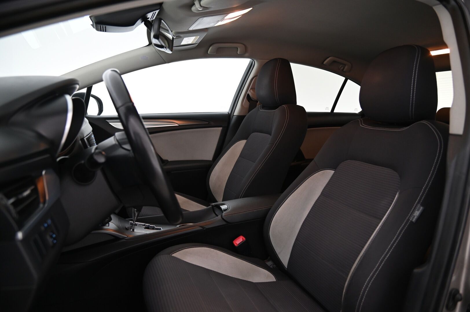 Toyota Avensis 2015 1,8 Valvematic Active Sedan Multidrive S *Koukku / P*Kamera / Navi / Vakkari* - *2x renkaat / Juuri saapunut*