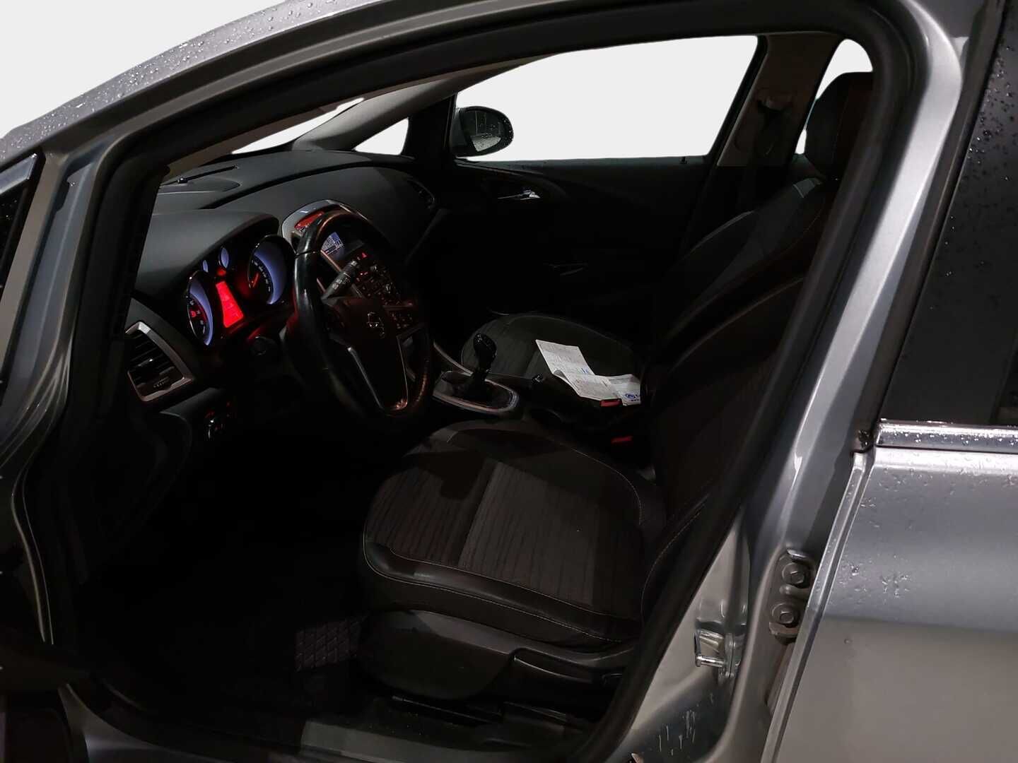 Opel Astra 2015 Sports Tourer Drive 1,4 Turbo ecoFLEX Start/Stop 103kW MT6 *Webasto / Peruutuskamera / Vakkari / Xenon / Navi / P-tutkat* - Suomiauto / Juuri saapunut Tampereelle! - HULLU BLACKWEEK KORKOTARJOUS 2,49%