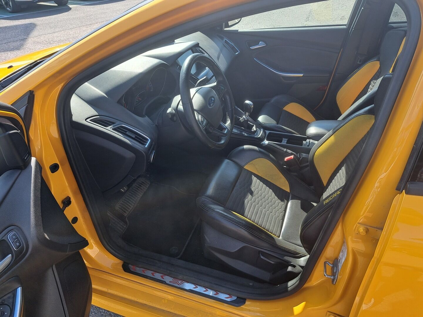 Ford Focus 2015 2,0 TDCi 185 hv Start/stop M6 ST 5-ovinen - * Webasto / Recaro / Sony Audio / Lämm.Tuulilasi / Xenon / P.Tutka / Upea yksilö! *