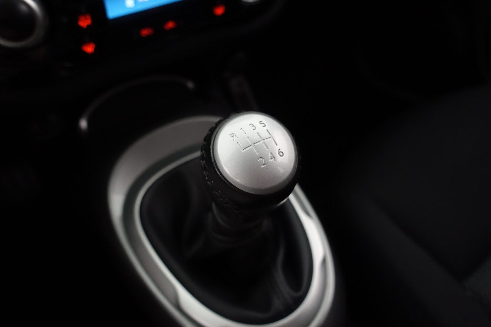 Nissan Juke 2015 DIG-T 115 Acenta 2WD 6M/T Tech Pack E6 - | Juuri Katsastettu! | Ketju vaihdettu 2025 | 360 | 2x renkaat aluvanteilla | Suomi-Auto | Lohko. sisäpistokkeella | 