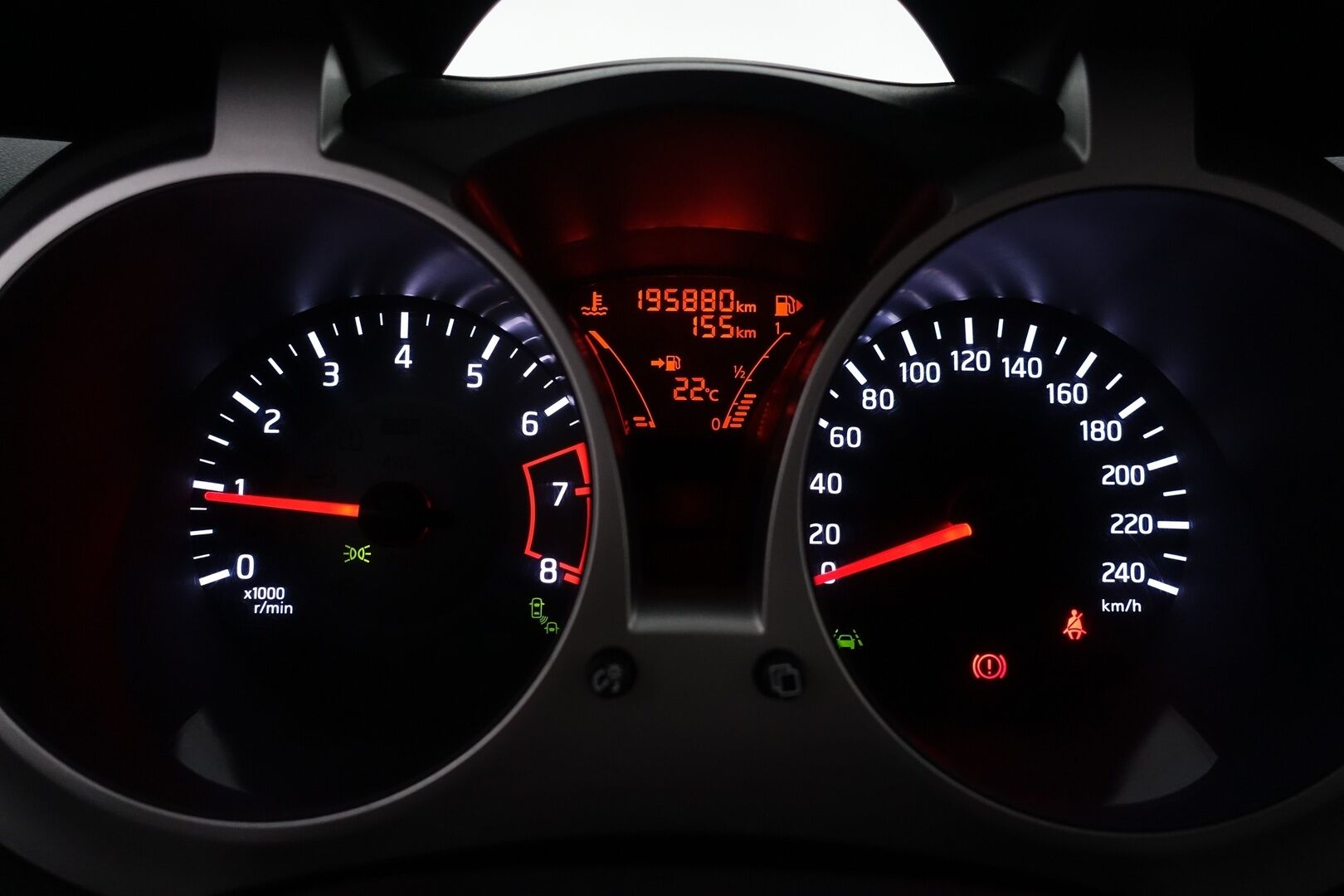 Nissan Juke 2015 DIG-T 115 Acenta 2WD 6M/T Tech Pack E6 - | Juuri Katsastettu! | Ketju vaihdettu 2025 | 360 | 2x renkaat aluvanteilla | Suomi-Auto | Lohko. sisäpistokkeella | 