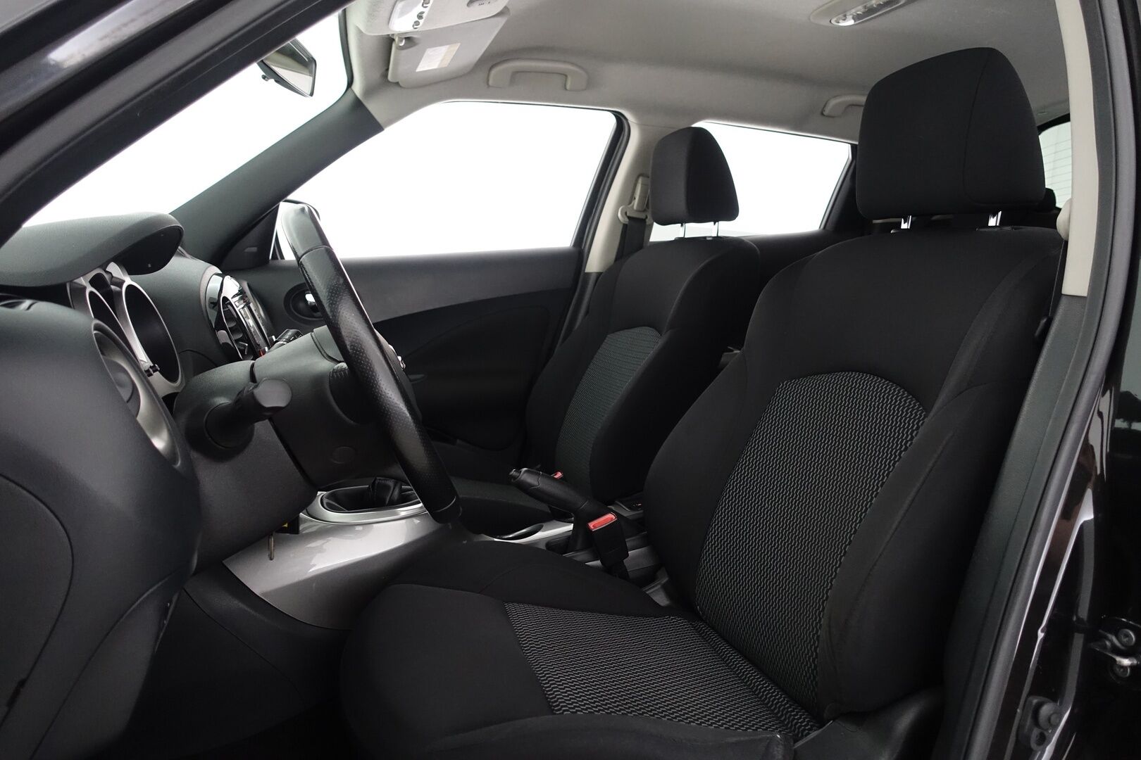 Nissan Juke 2015 DIG-T 115 Acenta 2WD 6M/T Tech Pack E6 - | Juuri Katsastettu! | Ketju vaihdettu 2025 | 360 | 2x renkaat aluvanteilla | Suomi-Auto | Lohko. sisäpistokkeella | 