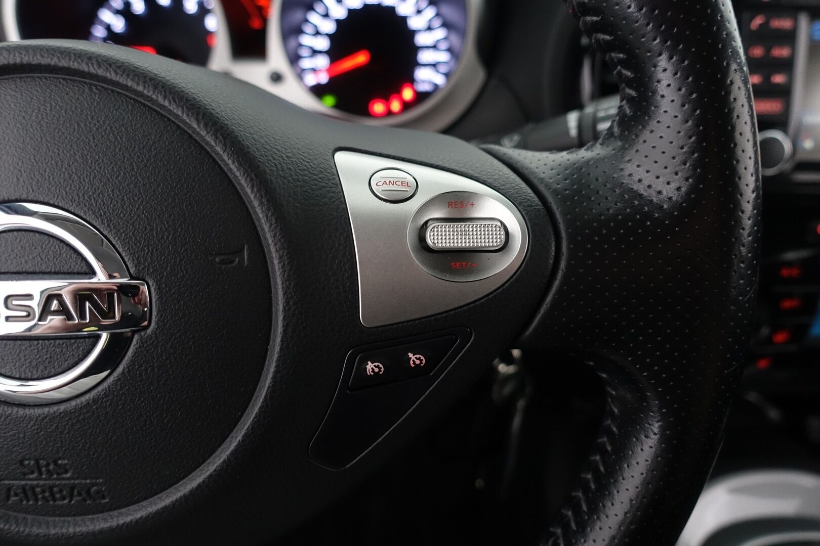 Nissan Juke 2015 DIG-T 115 Acenta 2WD 6M/T Tech Pack E6 - | Juuri Katsastettu! | Ketju vaihdettu 2025 | 360 | 2x renkaat aluvanteilla | Suomi-Auto | Lohko. sisäpistokkeella | 