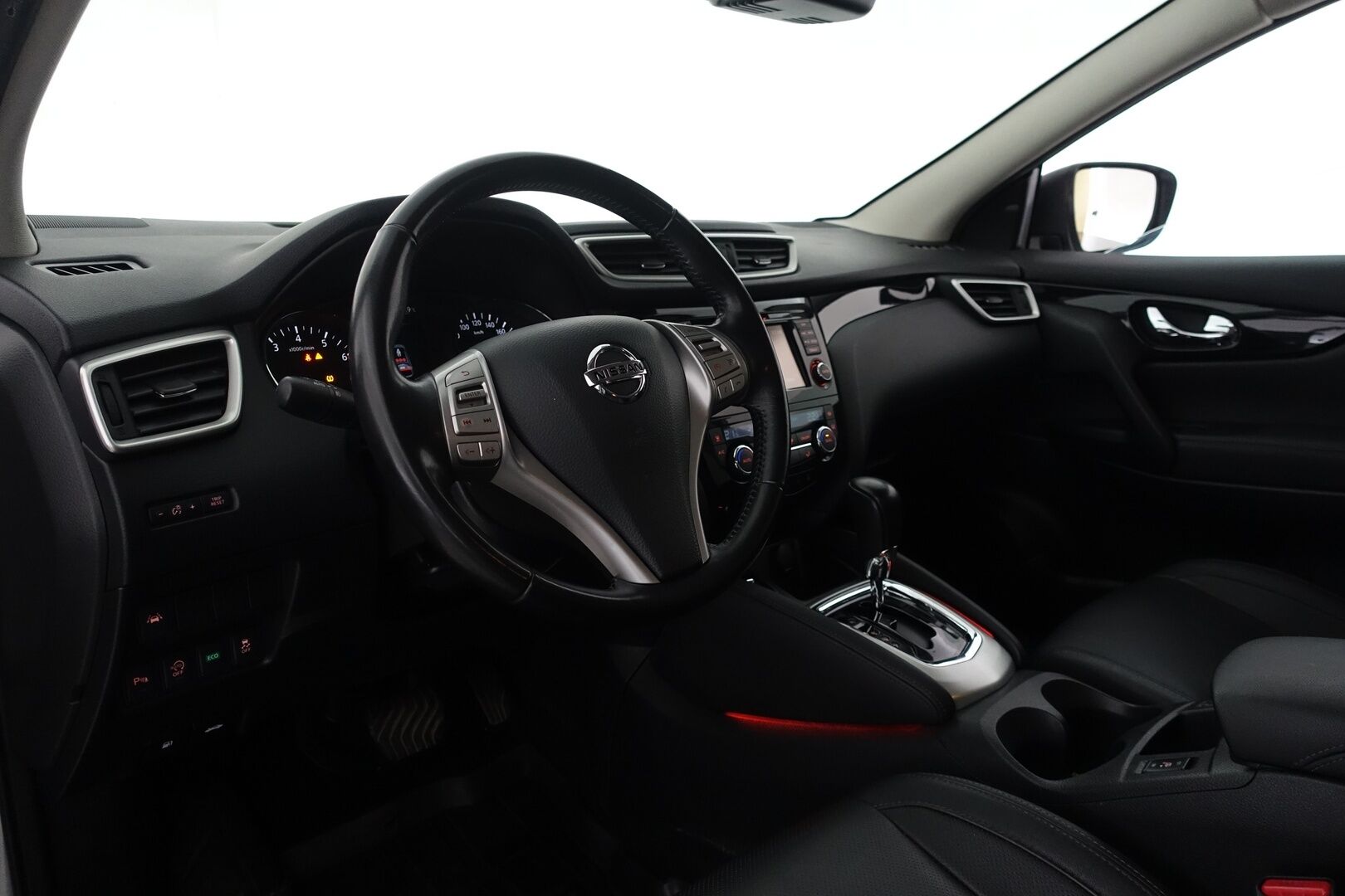 Nissan Qashqai 2015 DIG-T 115 Business 360 2WD Xtronic E6 Leather - Vakkari | 360-Peruutuskamera | Lane Assist | BLIS | Lohko+Sisälämmitin | Sähkösäätöinen kuskin penkki | 2x Renkaat aluvanteilla | 