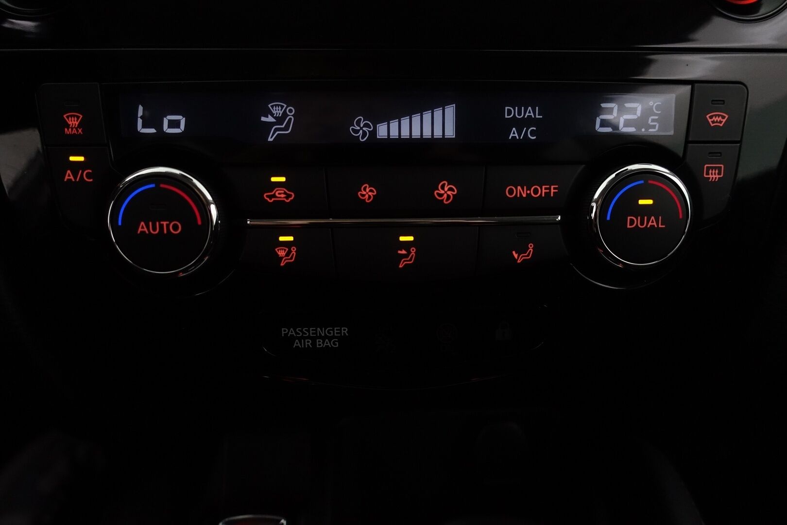 Nissan Qashqai 2015 DIG-T 115 Business 360 2WD Xtronic E6 Leather - Vakkari | 360-Peruutuskamera | Lane Assist | BLIS | Lohko+Sisälämmitin | Sähkösäätöinen kuskin penkki | 2x Renkaat aluvanteilla | 