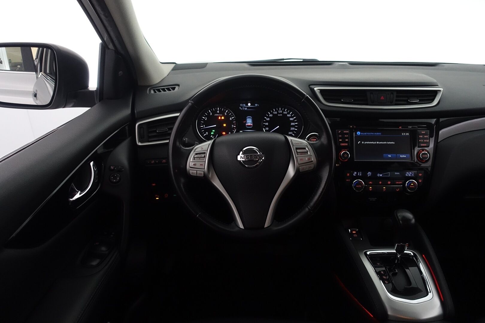 Nissan Qashqai 2015 DIG-T 115 Business 360 2WD Xtronic E6 Leather - Vakkari | 360-Peruutuskamera | Lane Assist | BLIS | Lohko+Sisälämmitin | Sähkösäätöinen kuskin penkki | 2x Renkaat aluvanteilla | 