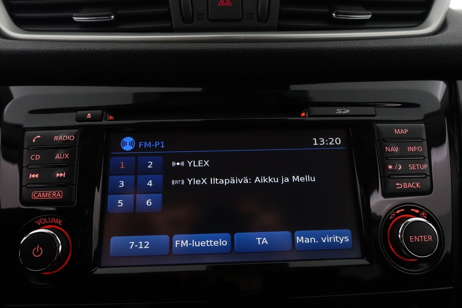 Nissan Qashqai 2015 DIG-T 115 Business 360 2WD Xtronic E6 Leather - Vakkari | 360-Peruutuskamera | Lane Assist | BLIS | Lohko+Sisälämmitin | Sähkösäätöinen kuskin penkki | 2x Renkaat aluvanteilla | 