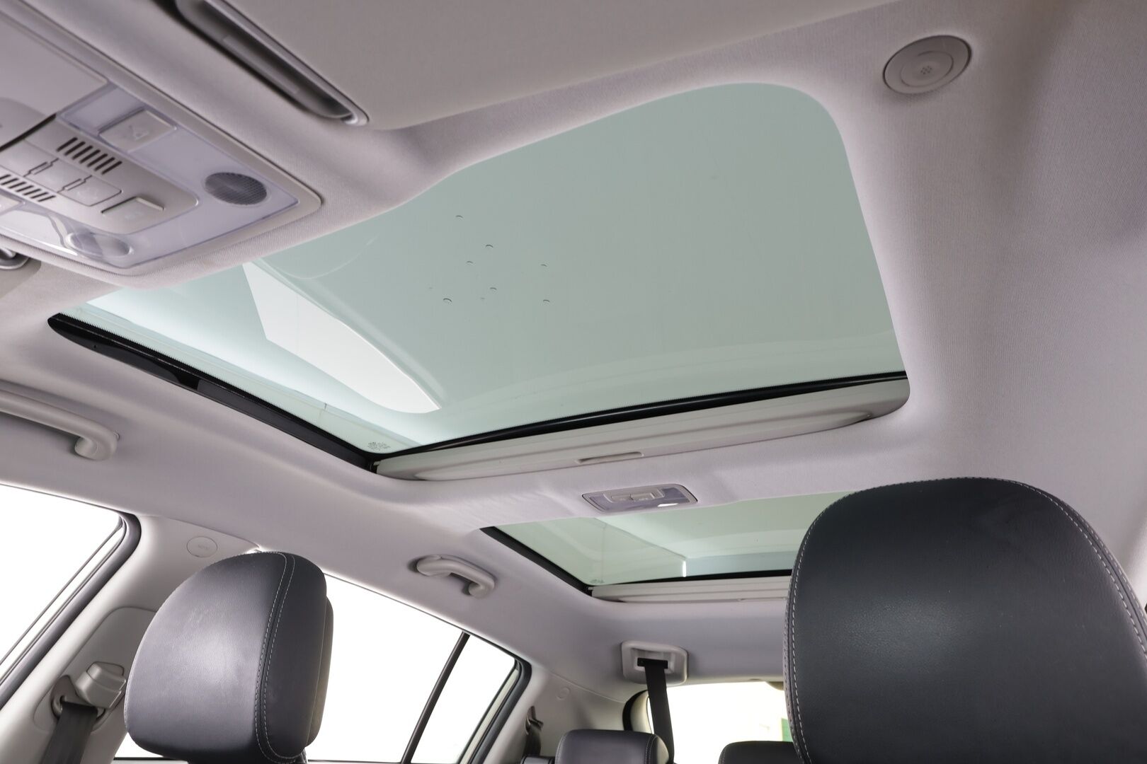 Kia Sportage 2015 2,0 AWD CRDi-R Business Premium A/T * Vakkari / Panorama / P.kamera / Navi / KeylessGo / Koukku / Lohko / Puolinahat * - Suomi-auto / Kahdet renkaat aluvanteilla - HULLUT JOULUT KORKOTARJOUS 2,49% 