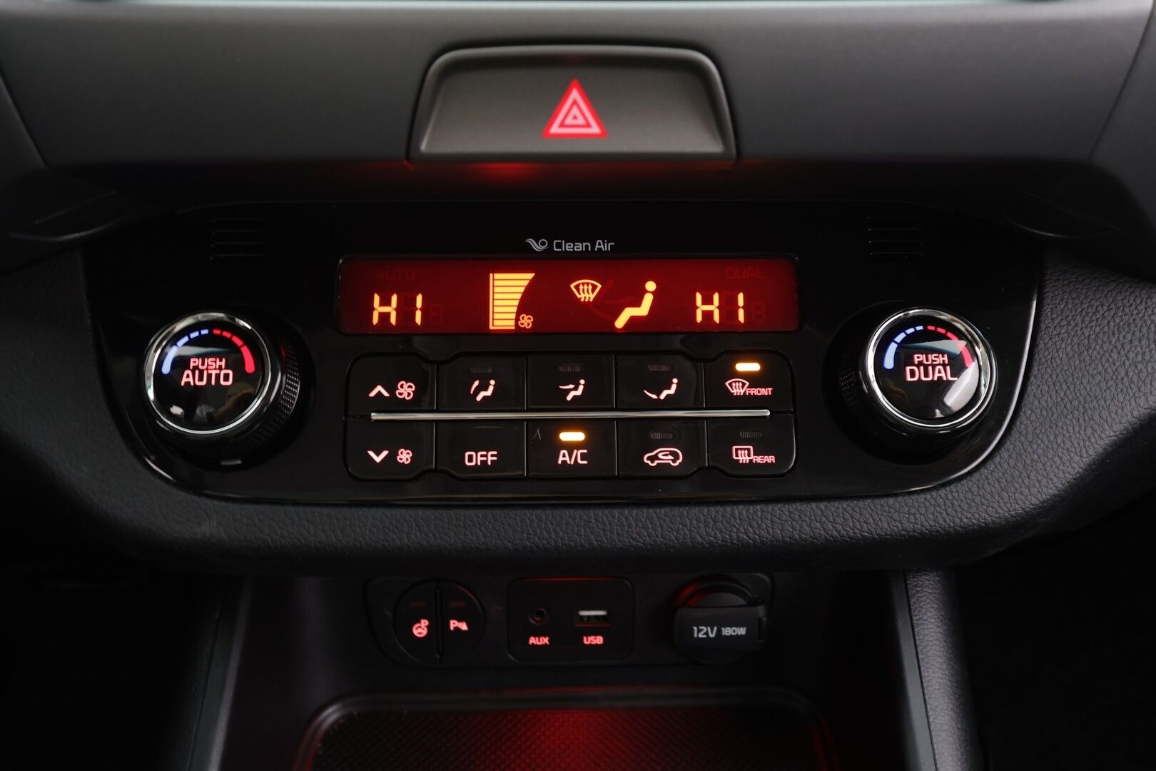 Kia Sportage 2015 2,0 AWD CRDi-R Business Premium A/T * Vakkari / Panorama / P.kamera / Navi / KeylessGo / Koukku / Lohko / Puolinahat * - Suomi-auto / Kahdet renkaat aluvanteilla - HULLUT JOULUT KORKOTARJOUS 2,49% 