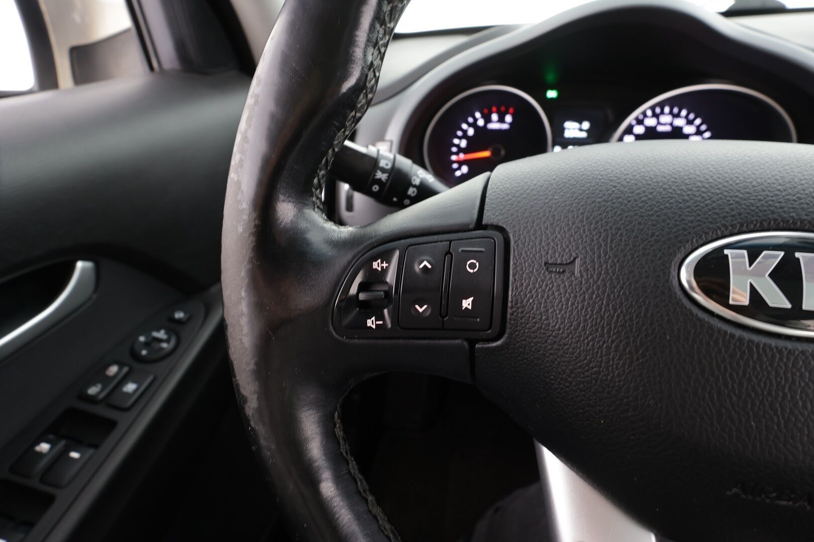 Kia Sportage 2015 2,0 AWD CRDi-R Business Premium A/T * Vakkari / Panorama / P.kamera / Navi / KeylessGo / Koukku / Lohko / Puolinahat * - Suomi-auto / Kahdet renkaat aluvanteilla - HULLUT JOULUT KORKOTARJOUS 2,49% 