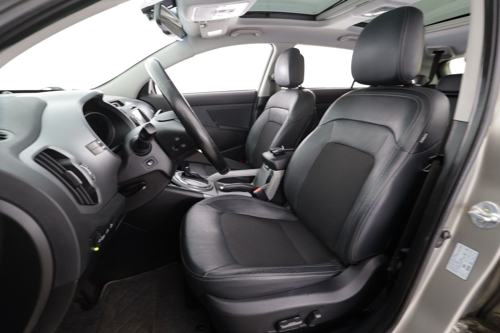 Kia Sportage 2015 2,0 AWD CRDi-R Business Premium A/T * Vakkari / Panorama / P.kamera / Navi / KeylessGo / Koukku / Lohko / Puolinahat * - Suomi-auto / Kahdet renkaat aluvanteilla - HULLUT JOULUT KORKOTARJOUS 2,49% 