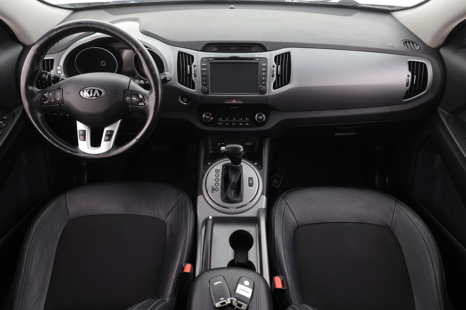 Kia Sportage 2015 2,0 AWD CRDi-R Business Premium A/T * Vakkari / Panorama / P.kamera / Navi / KeylessGo / Koukku / Lohko / Puolinahat * - Suomi-auto / Kahdet renkaat aluvanteilla - HULLUT JOULUT KORKOTARJOUS 2,49% 