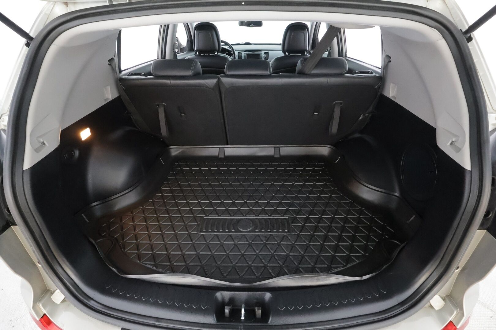 Kia Sportage 2015 2,0 AWD CRDi-R Business Premium A/T * Vakkari / Panorama / P.kamera / Navi / KeylessGo / Koukku / Lohko / Puolinahat * - Suomi-auto / Kahdet renkaat aluvanteilla - HULLUT JOULUT KORKOTARJOUS 2,49% 