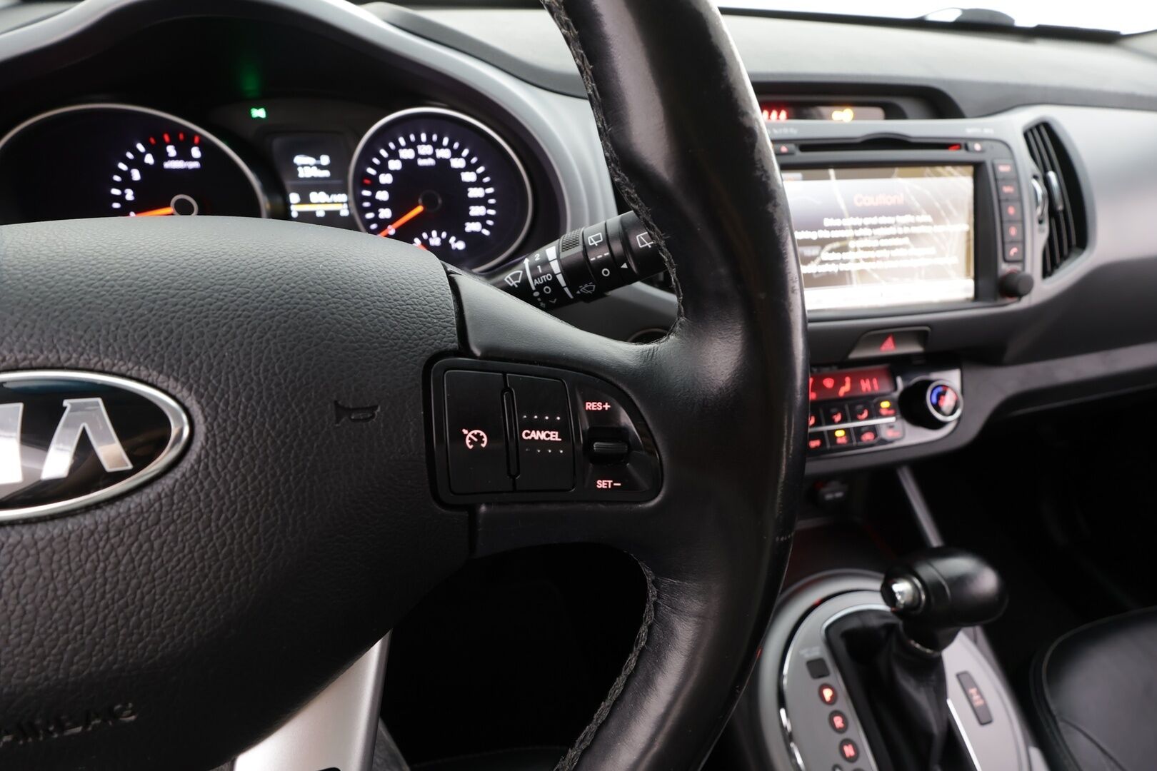 Kia Sportage 2015 2,0 AWD CRDi-R Business Premium A/T * Vakkari / Panorama / P.kamera / Navi / KeylessGo / Koukku / Lohko / Puolinahat * - Suomi-auto / Kahdet renkaat aluvanteilla - HULLUT JOULUT KORKOTARJOUS 2,49% 