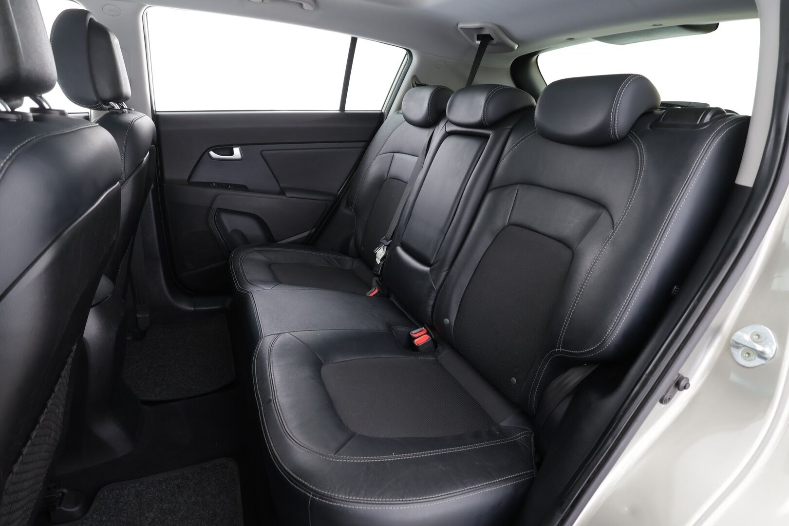 Kia Sportage 2015 2,0 AWD CRDi-R Business Premium A/T * Vakkari / Panorama / P.kamera / Navi / KeylessGo / Koukku / Lohko / Puolinahat * - Suomi-auto / Kahdet renkaat aluvanteilla - HULLUT JOULUT KORKOTARJOUS 2,49% 