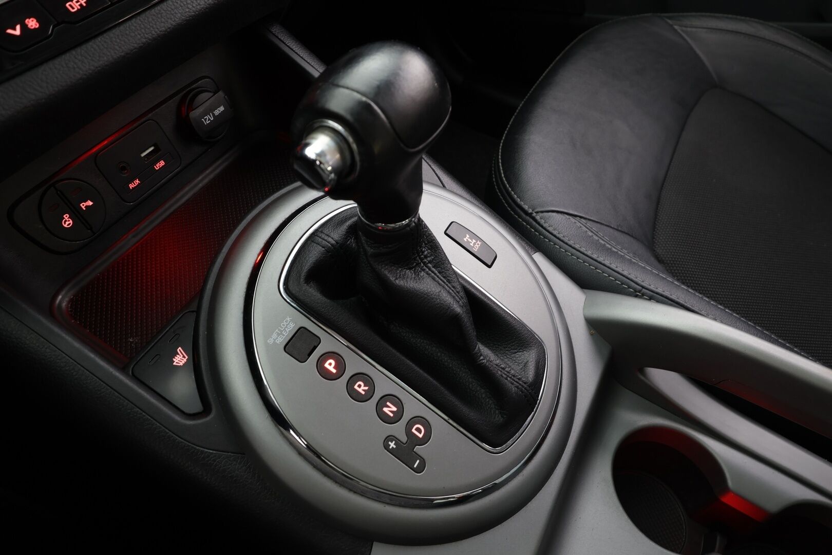 Kia Sportage 2015 2,0 AWD CRDi-R Business Premium A/T * Vakkari / Panorama / P.kamera / Navi / KeylessGo / Koukku / Lohko / Puolinahat * - Suomi-auto / Kahdet renkaat aluvanteilla - HULLUT JOULUT KORKOTARJOUS 2,49% 