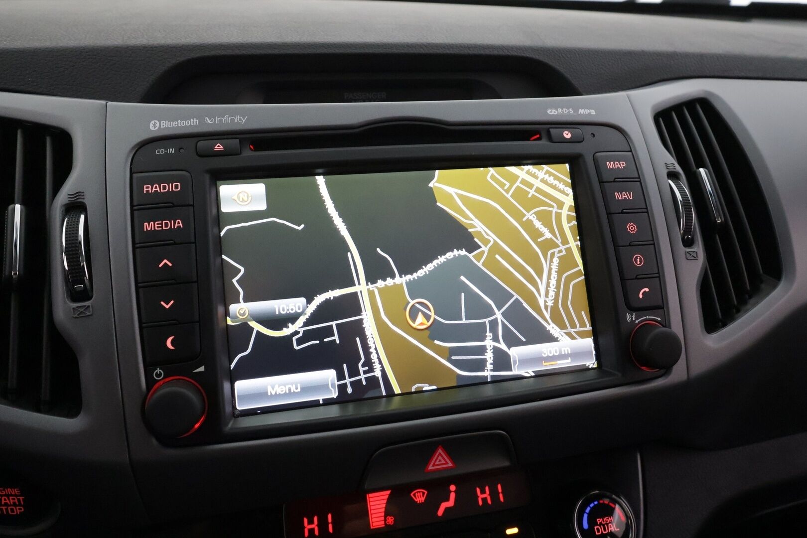 Kia Sportage 2015 2,0 AWD CRDi-R Business Premium A/T * Vakkari / Panorama / P.kamera / Navi / KeylessGo / Koukku / Lohko / Puolinahat * - Suomi-auto / Kahdet renkaat aluvanteilla - HULLUT JOULUT KORKOTARJOUS 2,49% 