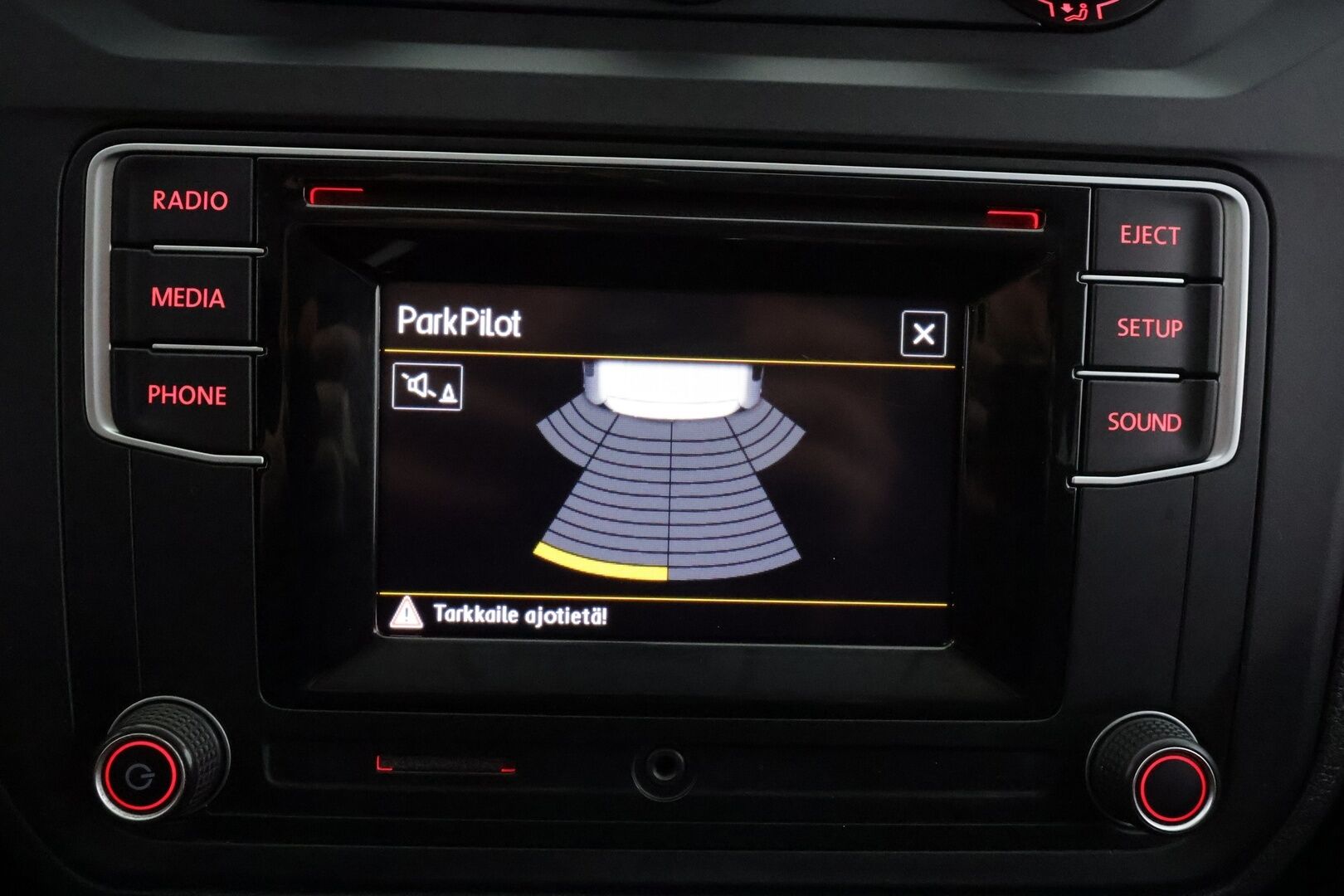 Volkswagen Caddy Maxi 2016 Comfortline 2,0 TDI 75kW DSG * 7-PAIKKAINEN / Webasto / Vetokoukku / Vakkari / Bluetooth / P-Tutka / Upea! - Kahdet renkaat aluvanteilla / 1OM Suomiauto! - HULLUT AVAJAISHULINAT KORKOTARJOUS 3,29 %