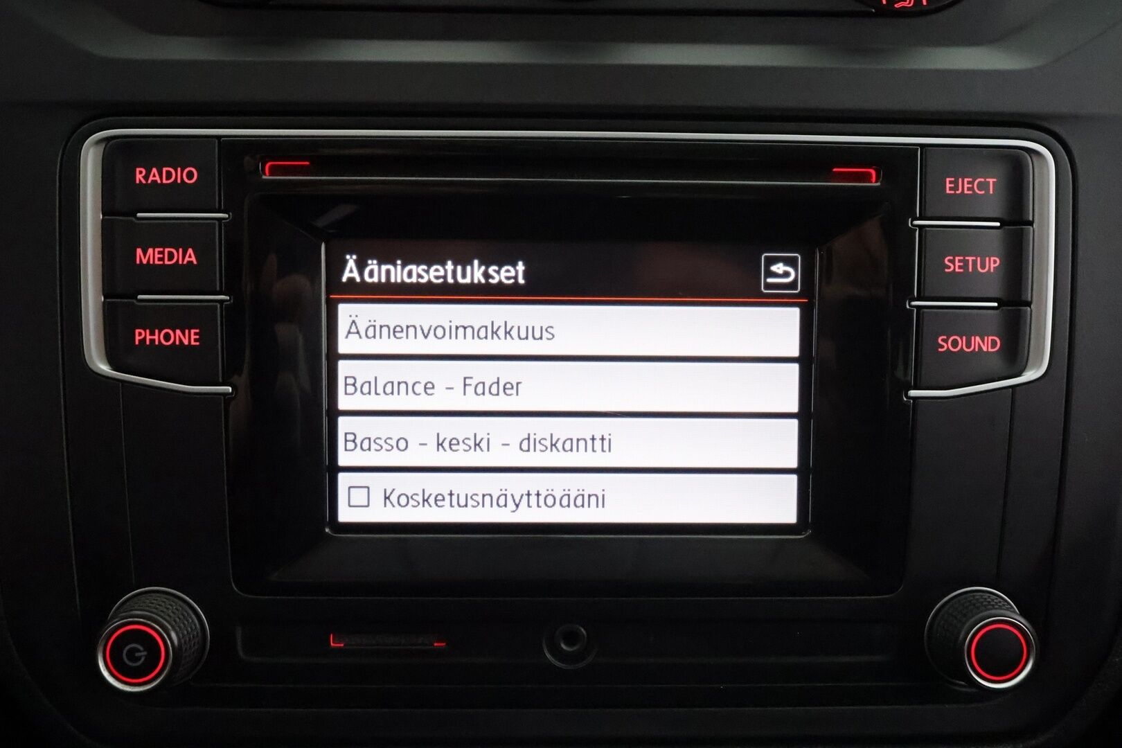 Volkswagen Caddy Maxi 2016 Comfortline 2,0 TDI 75kW DSG * 7-PAIKKAINEN / Webasto / Vetokoukku / Vakkari / Bluetooth / P-Tutka / Upea! - Kahdet renkaat aluvanteilla / 1OM Suomiauto! - HULLUT AVAJAISHULINAT KORKOTARJOUS 3,29 %