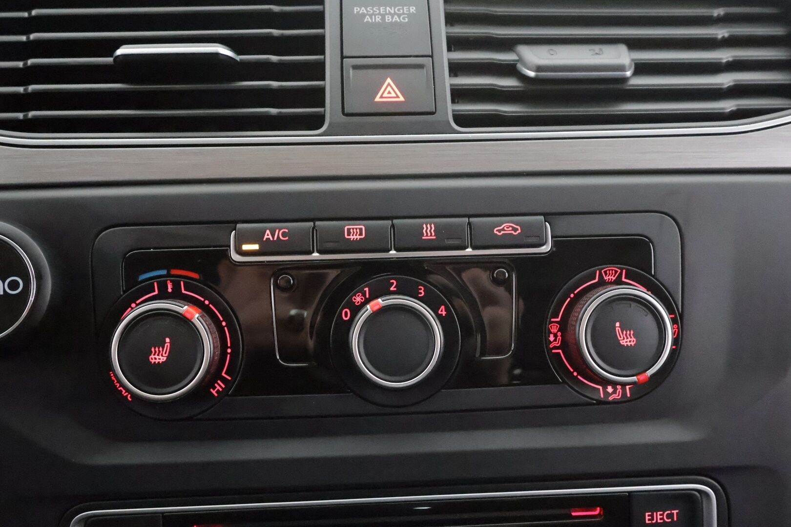 Volkswagen Caddy Maxi 2016 Comfortline 2,0 TDI 75kW DSG * 7-PAIKKAINEN / Webasto / Vetokoukku / Vakkari / Bluetooth / P-Tutka / Upea! - Kahdet renkaat aluvanteilla / 1OM Suomiauto! - HULLUT AVAJAISHULINAT KORKOTARJOUS 3,29 %