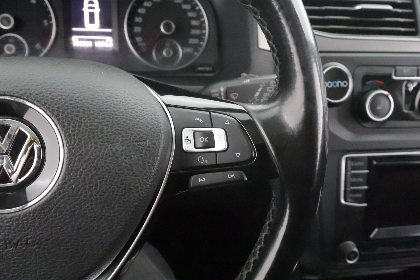 Volkswagen Caddy Maxi 2016 Comfortline 2,0 TDI 75kW DSG * 7-PAIKKAINEN / Webasto / Vetokoukku / Vakkari / Bluetooth / P-Tutka / Upea! - Kahdet renkaat aluvanteilla / 1OM Suomiauto! - HULLUT AVAJAISHULINAT KORKOTARJOUS 3,29 %