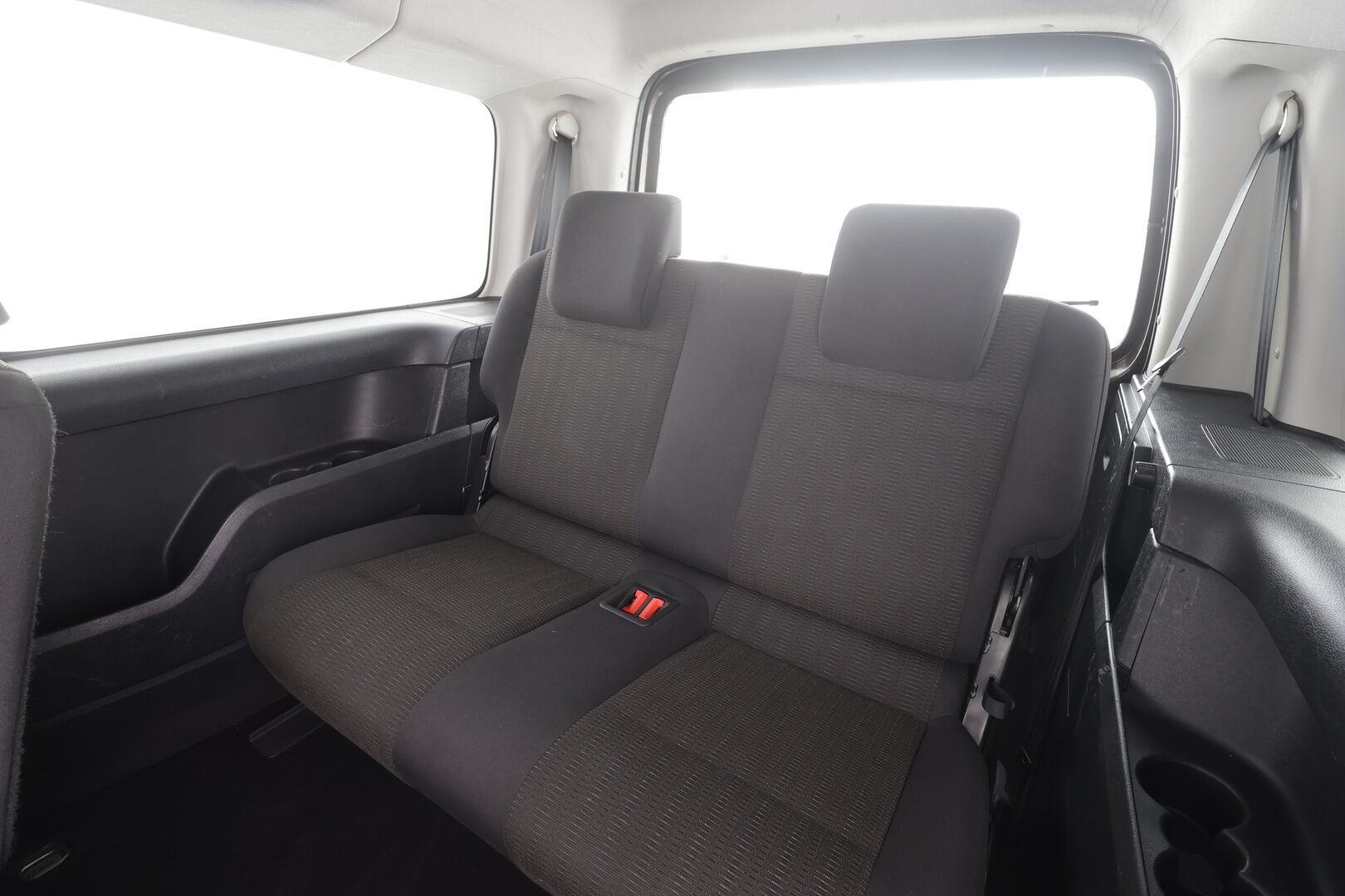 Volkswagen Caddy Maxi 2016 Comfortline 2,0 TDI 75kW DSG 7-P * 1-om Suomi-auto / Webasto / Vakkari / Bluetooth / P.Tutka * - Kahdet renkaat aluvanteilla