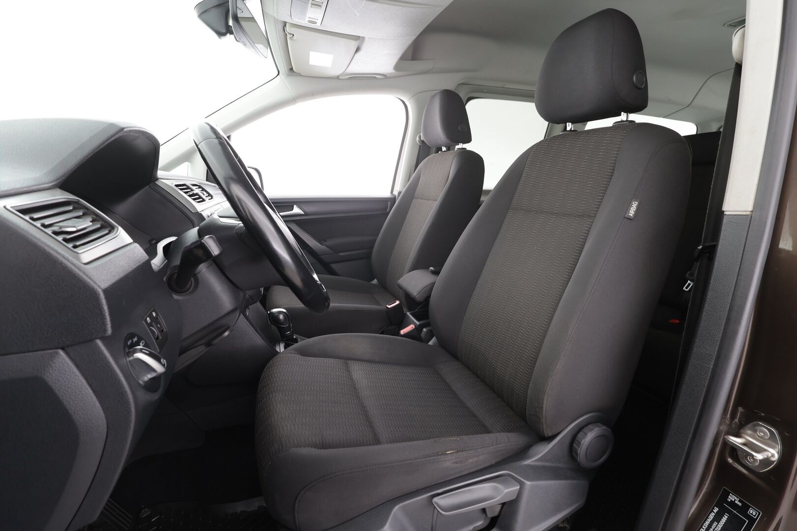 Volkswagen Caddy Maxi 2016 Comfortline 2,0 TDI 75kW DSG * 7-PAIKKAINEN / Webasto / Vetokoukku / Vakkari / Bluetooth / P-Tutka / Upea! - Kahdet renkaat aluvanteilla / 1OM Suomiauto! - HULLUT AVAJAISHULINAT KORKOTARJOUS 3,29 %