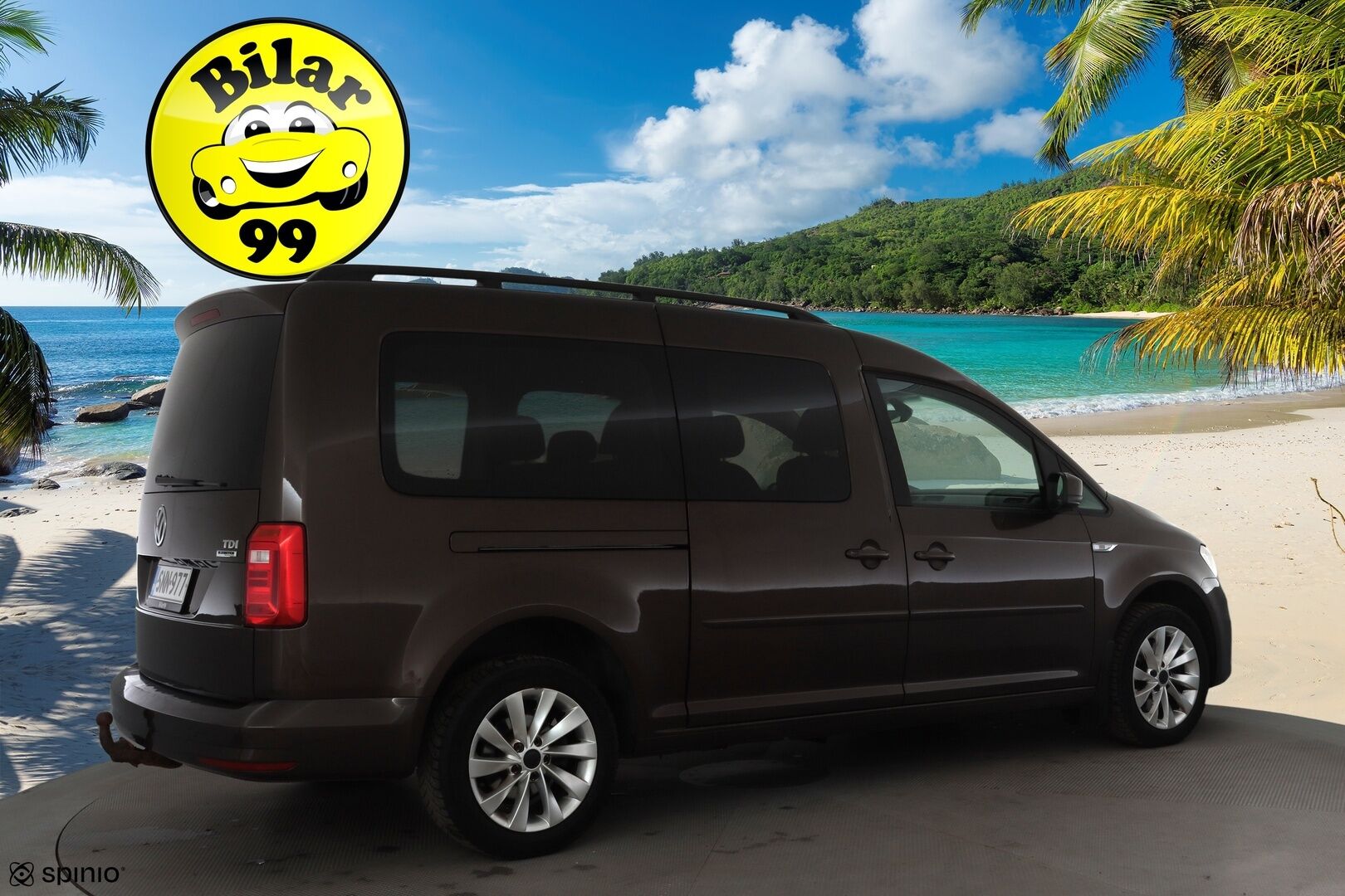 Volkswagen Caddy Maxi 2016 Comfortline 2,0 TDI 75kW DSG * 7-PAIKKAINEN / Webasto / Vetokoukku / Vakkari / Bluetooth / P-Tutka / Upea! - Kahdet renkaat aluvanteilla / 1OM Suomiauto! - HULLUT AVAJAISHULINAT KORKOTARJOUS 3,29 %