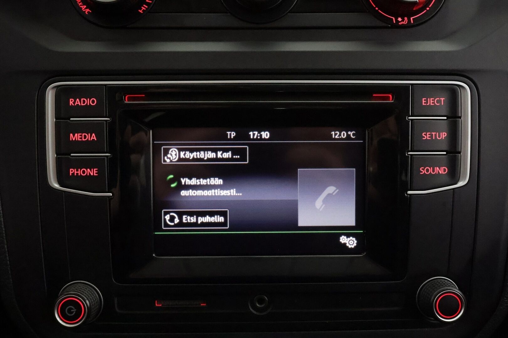 Volkswagen Caddy Maxi 2016 Comfortline 2,0 TDI 75kW DSG * 7-PAIKKAINEN / Webasto / Vetokoukku / Vakkari / Bluetooth / P-Tutka / Upea! - Kahdet renkaat aluvanteilla / 1OM Suomiauto! - HULLUT AVAJAISHULINAT KORKOTARJOUS 3,29 %